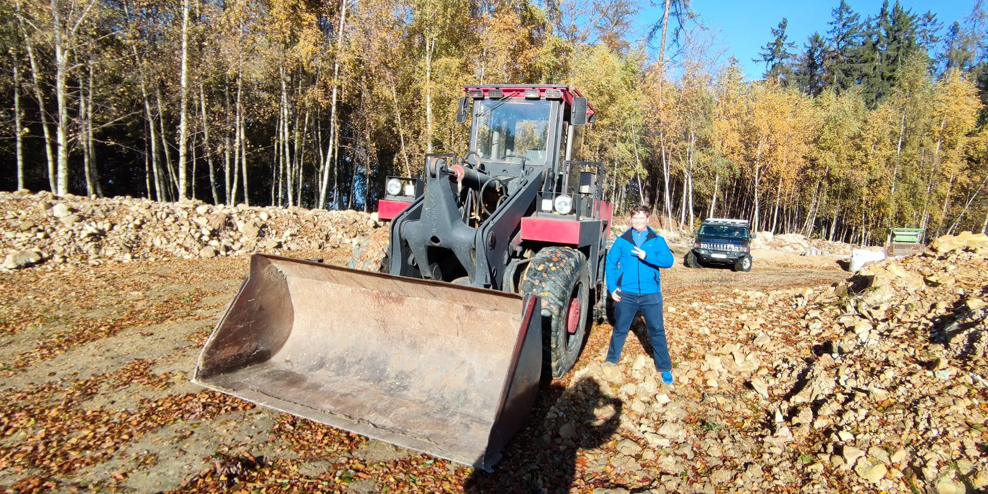30–60 min. řádění s legendárním kloubovým nakladačem, bagrem nebo rypadlem