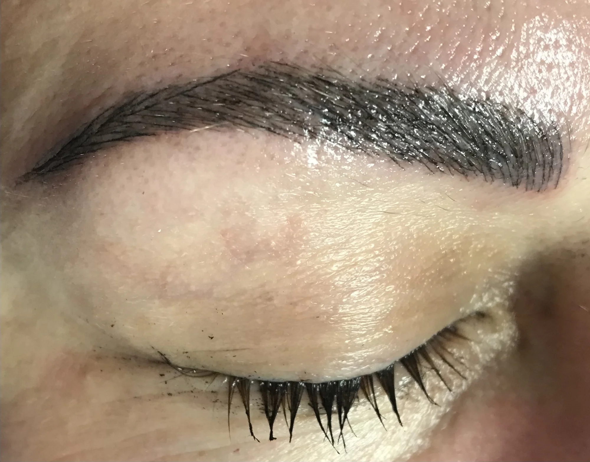 Zvýraznění a zhuštění obočí: 3D microblading (vláskování) nebo stínování