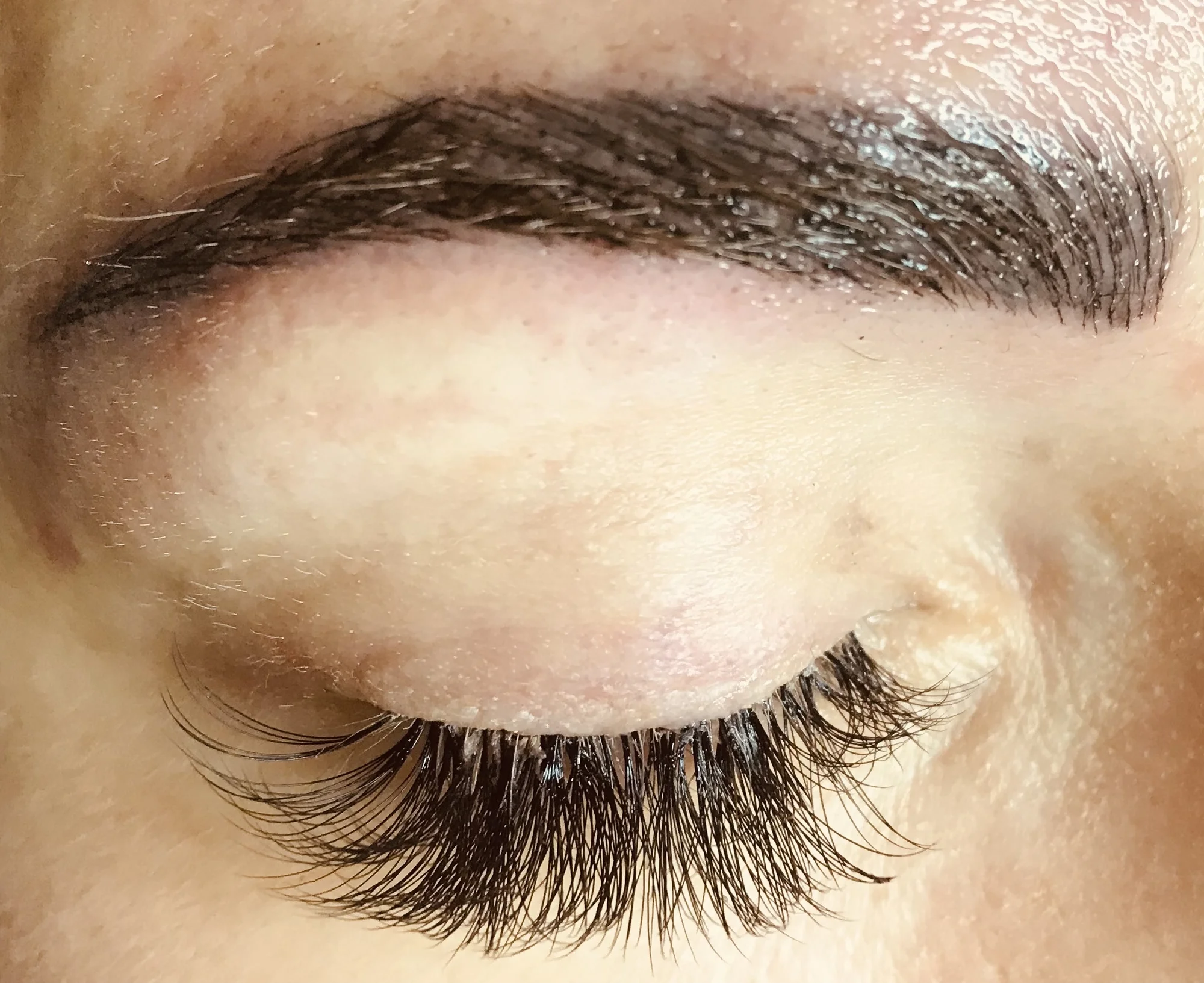 Zvýraznění a zhuštění obočí: 3D microblading (vláskování) nebo stínování