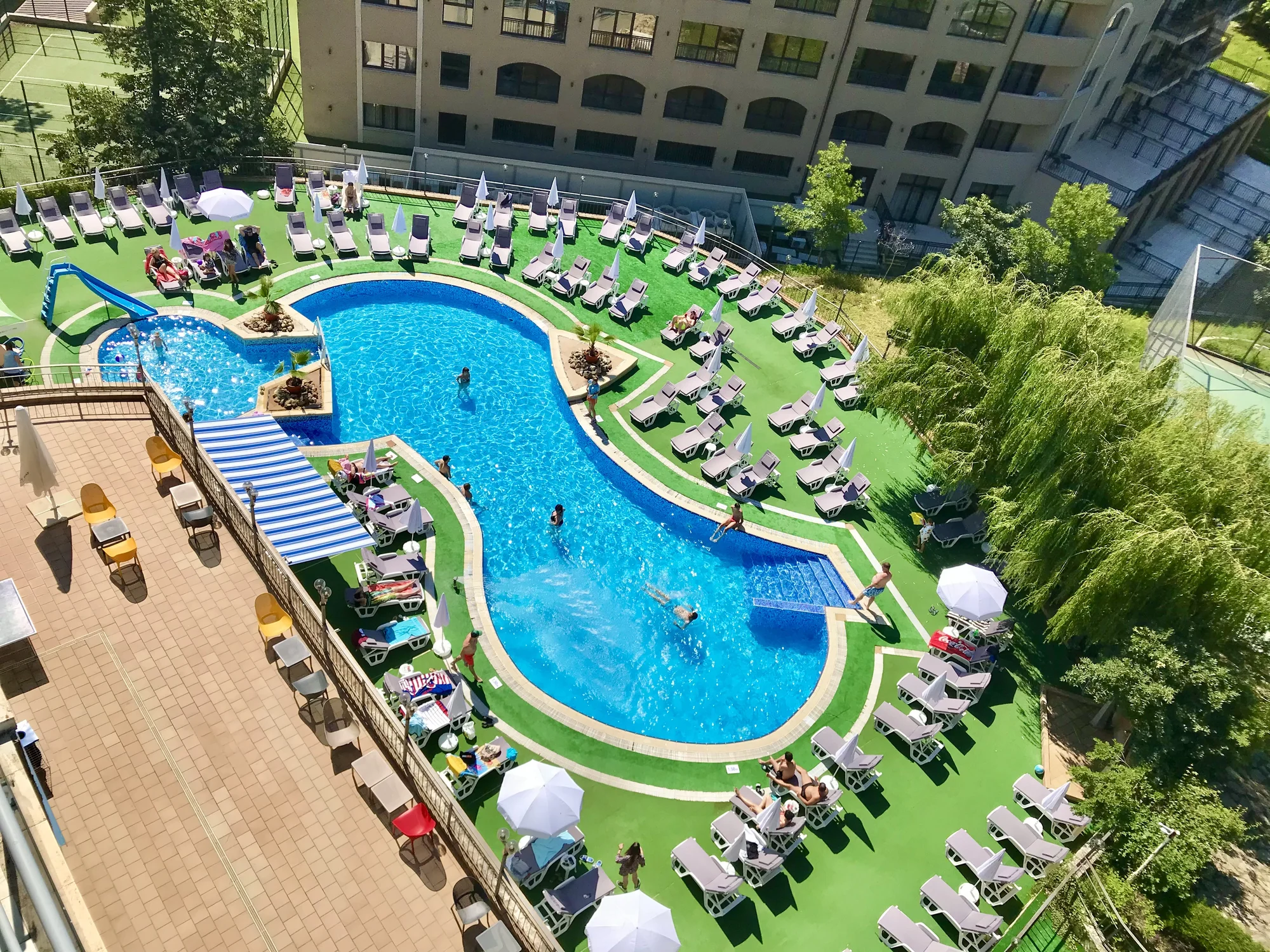All inclusive dovolená v Bulharsku: apartmány pro páry i rodiny, bazén, animace i děti zdarma