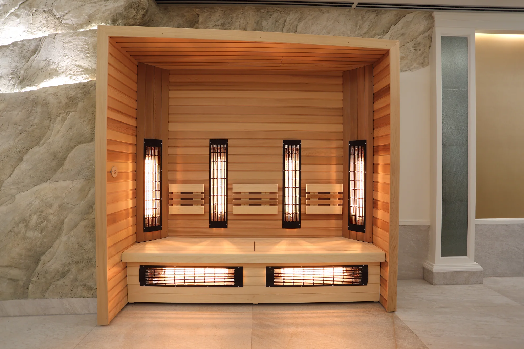 4* relax v Karlových Varech: bazénové a wellness centrum, lázeňské procedury, snídaně či polopenze