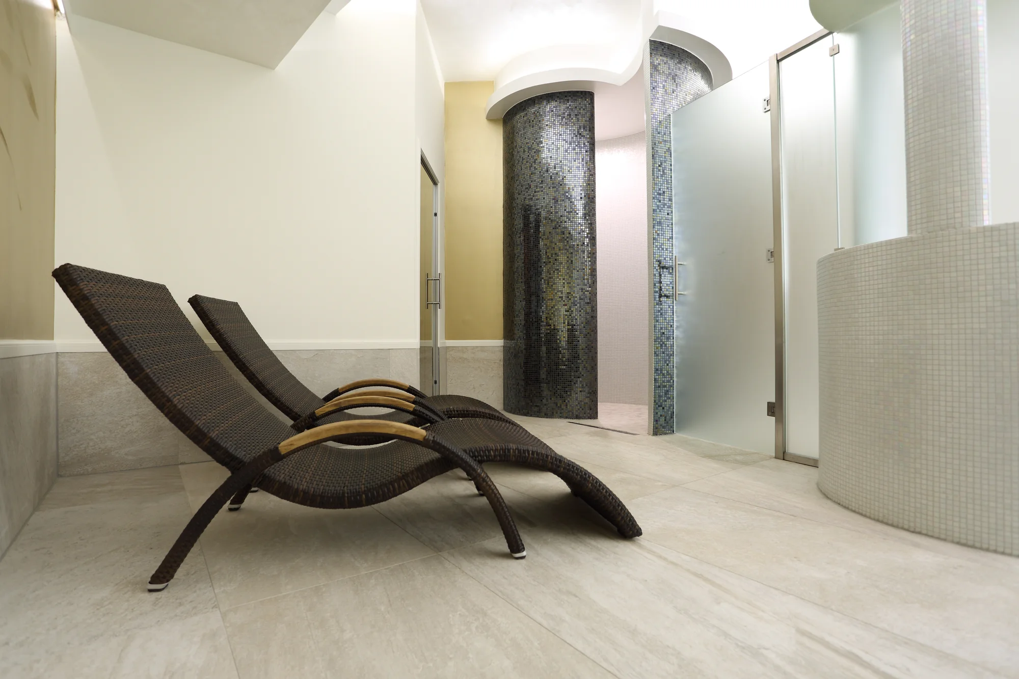 4* relax v Karlových Varech: bazénové a wellness centrum, lázeňské procedury, snídaně či polopenze