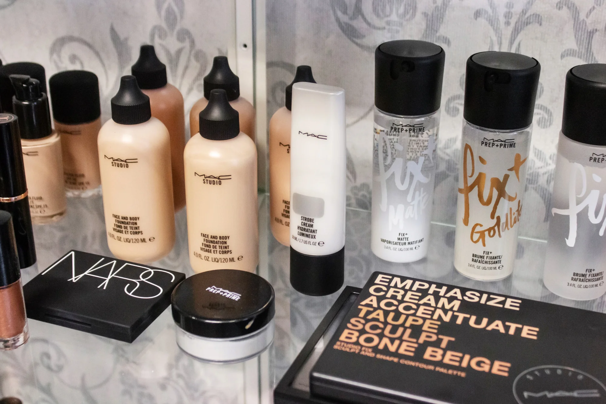 Udělejte něco pro sebe: večerní líčení i styling účesu pro 1 nebo 2 osoby