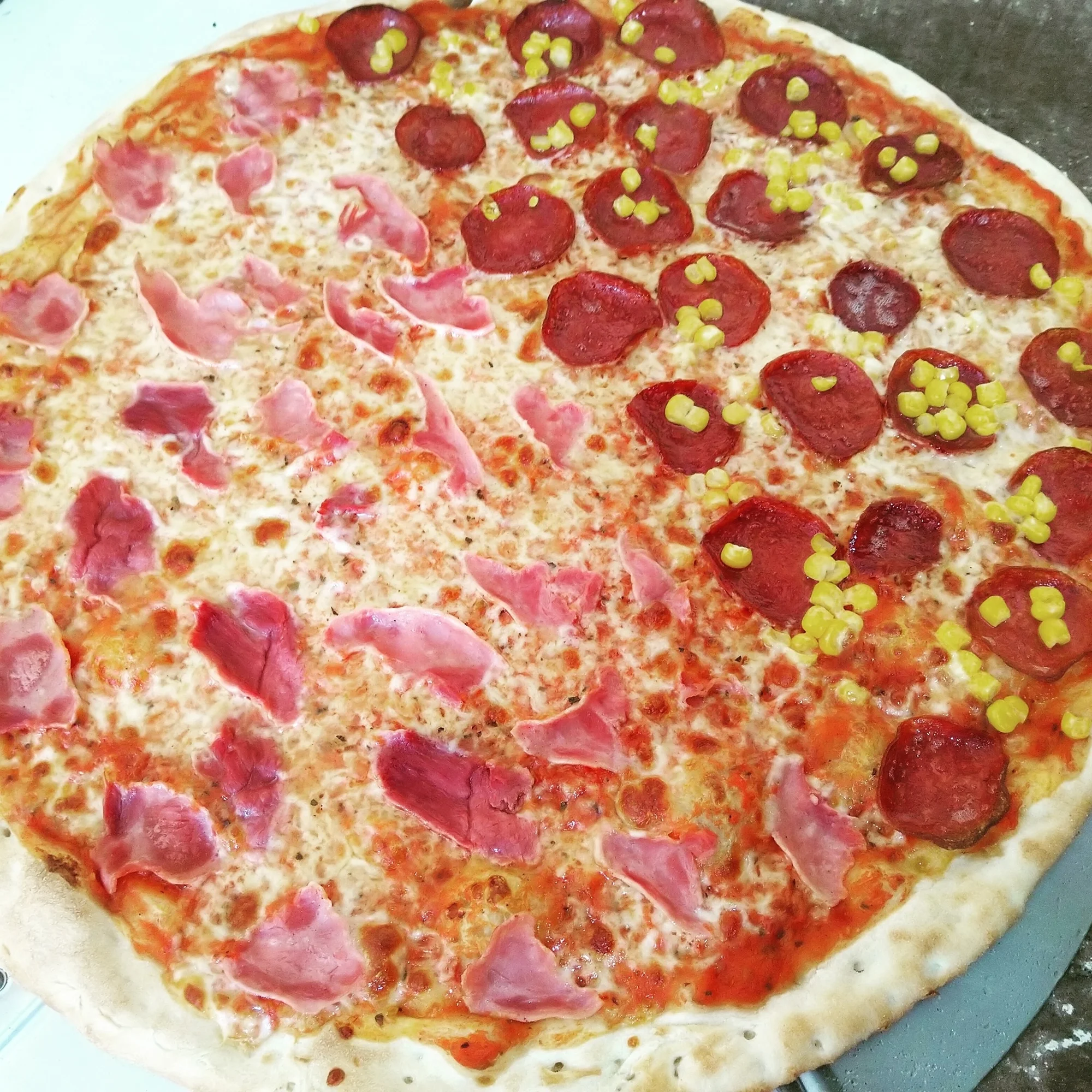 Jeden či osm kousků pizzy dle výběru i smažený sýr v bulce s tatarkou