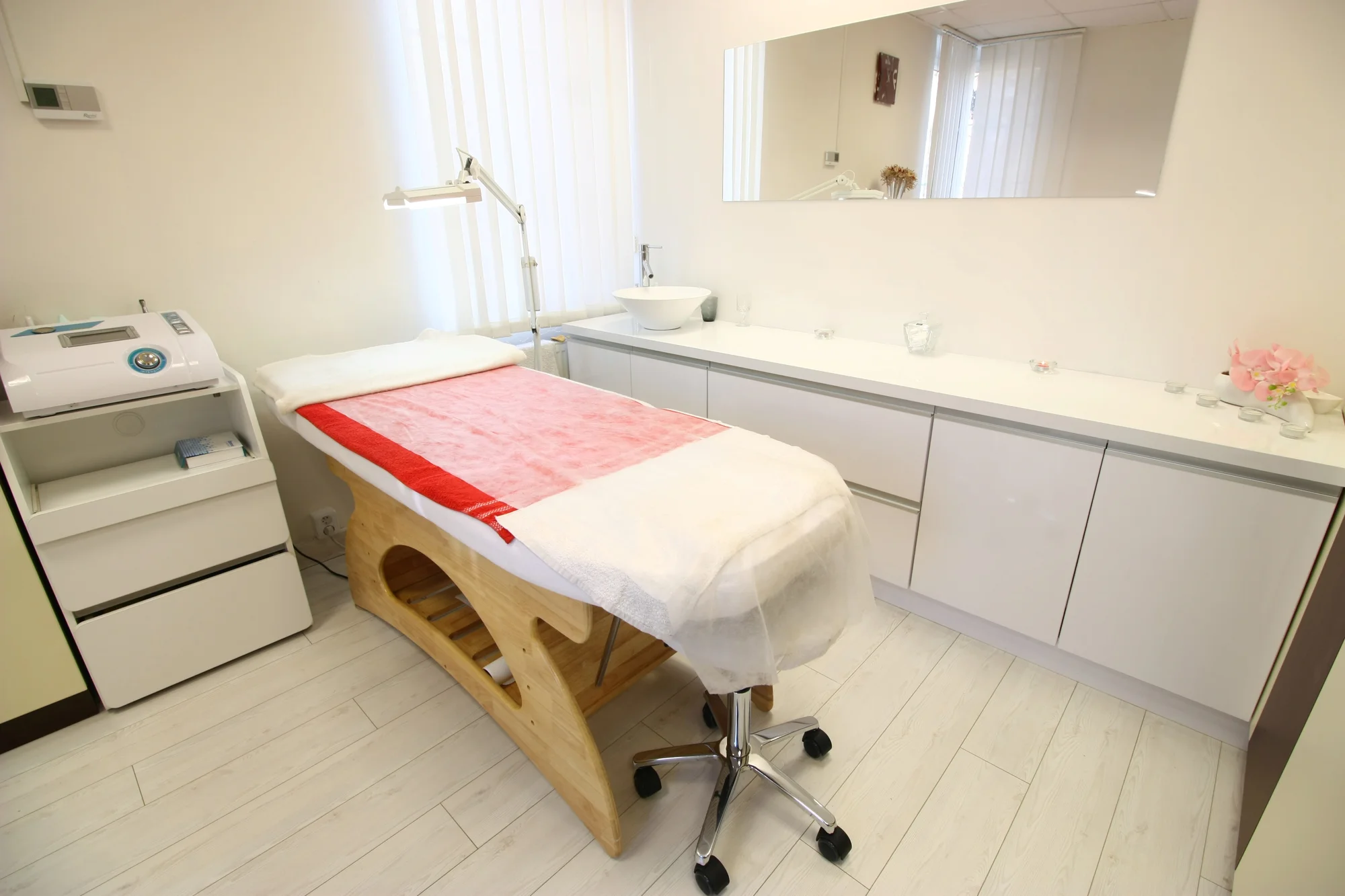 105 minut kosmetické péče pro dámy včetně mikromasáže očního okolí