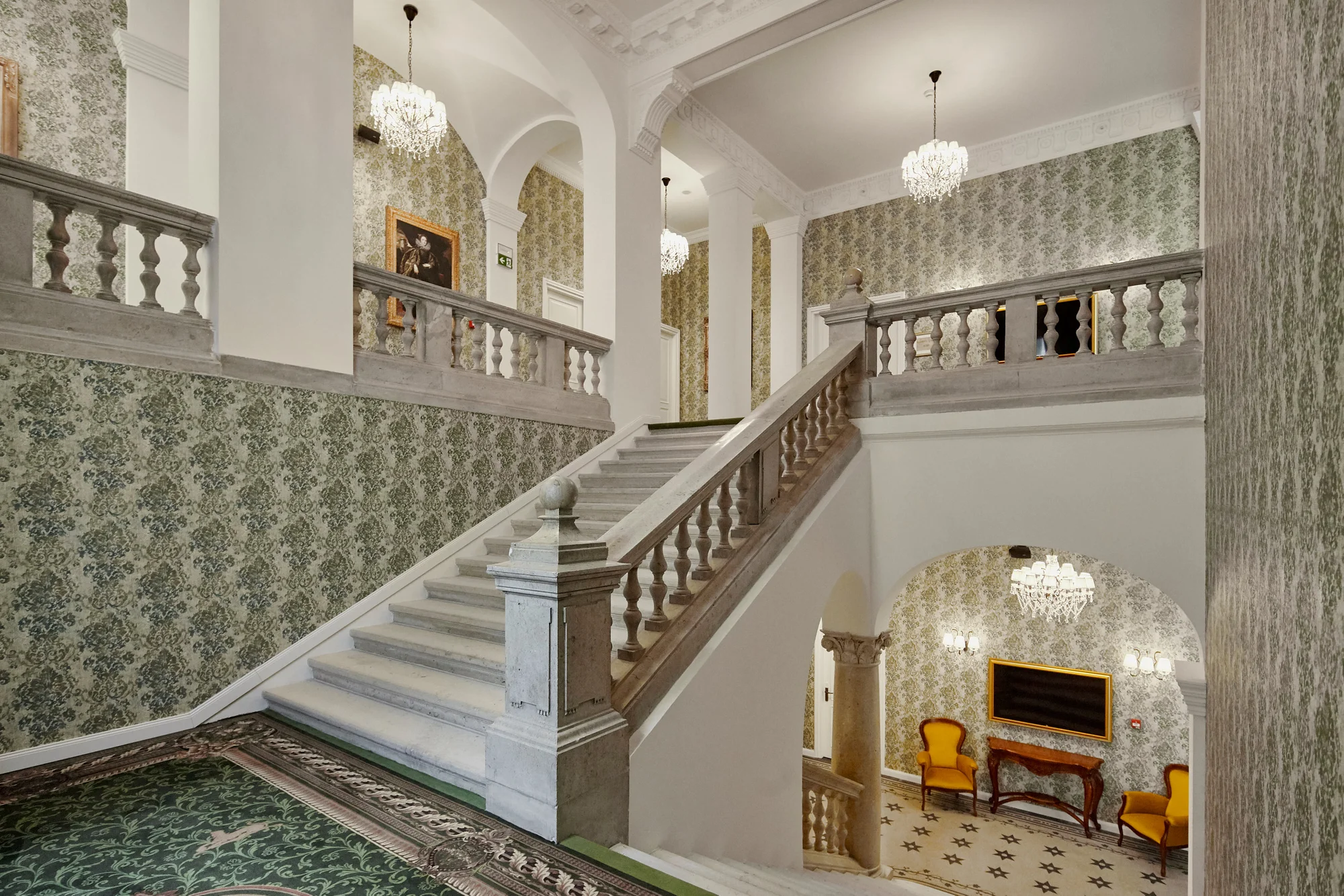 Odpočinek v 5* hotelu v centru Budapešti: neomezený wellness a snídaně, 2 děti zdarma