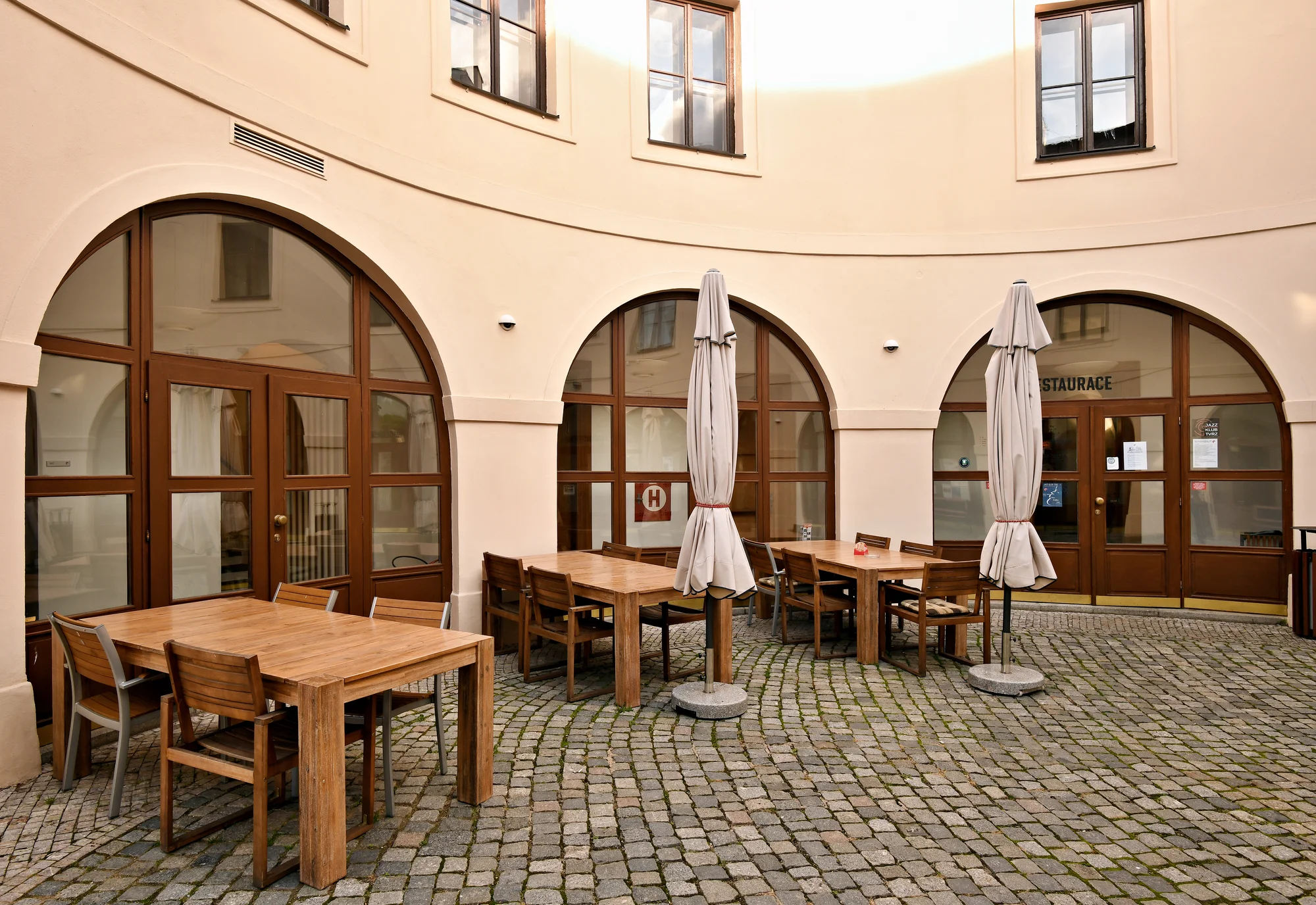Masová hostina: pečené vepřové koleno nebo žebra s bramborovými dukátky