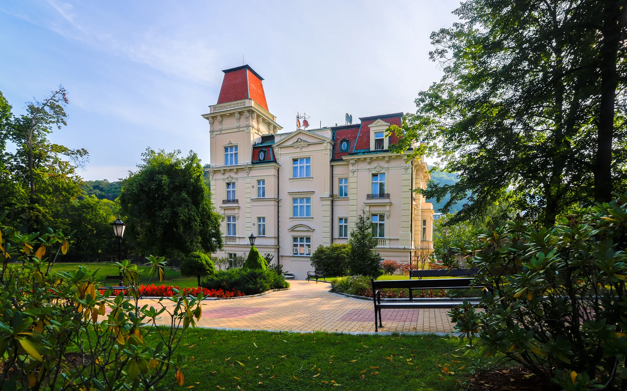 Pobyt v Karlových Varech se snídaní či polopenzí i neomezeným wellness