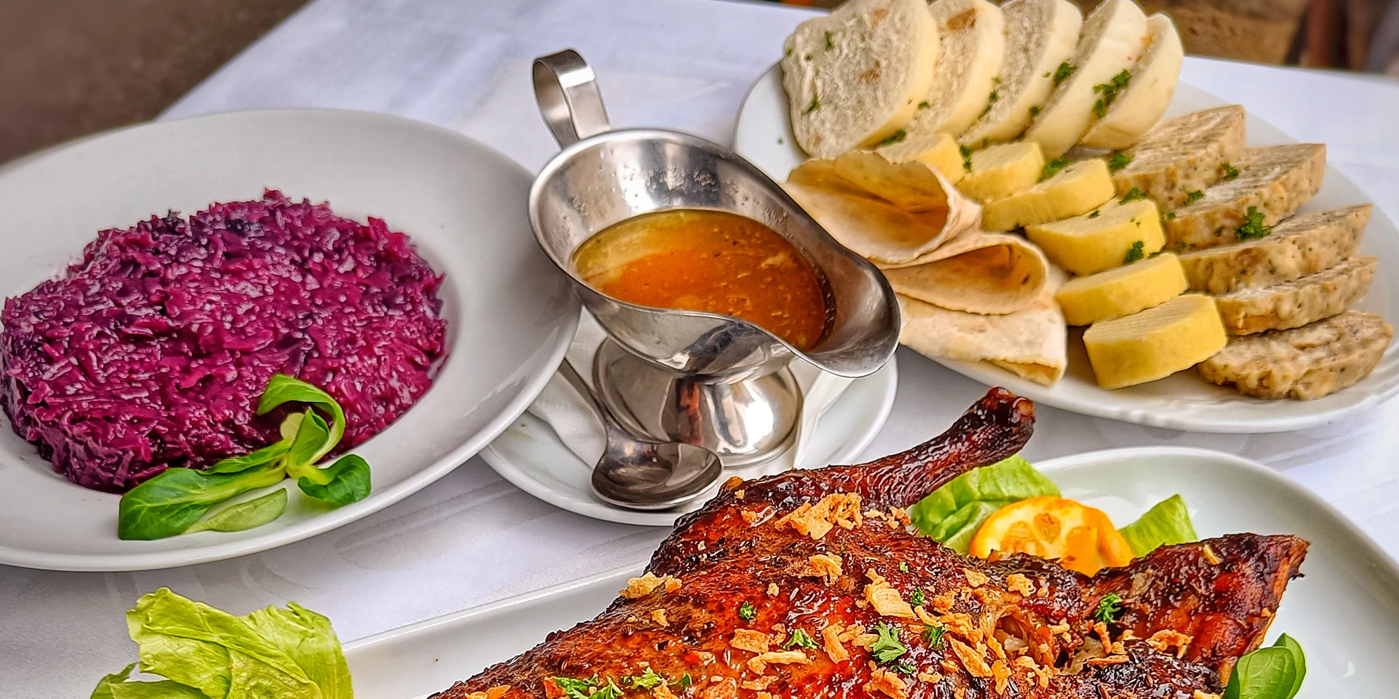 Otevřený voucher v hodnotě 1000 Kč na cokoli z jídelního lístku restaurace U Ševce Matouše