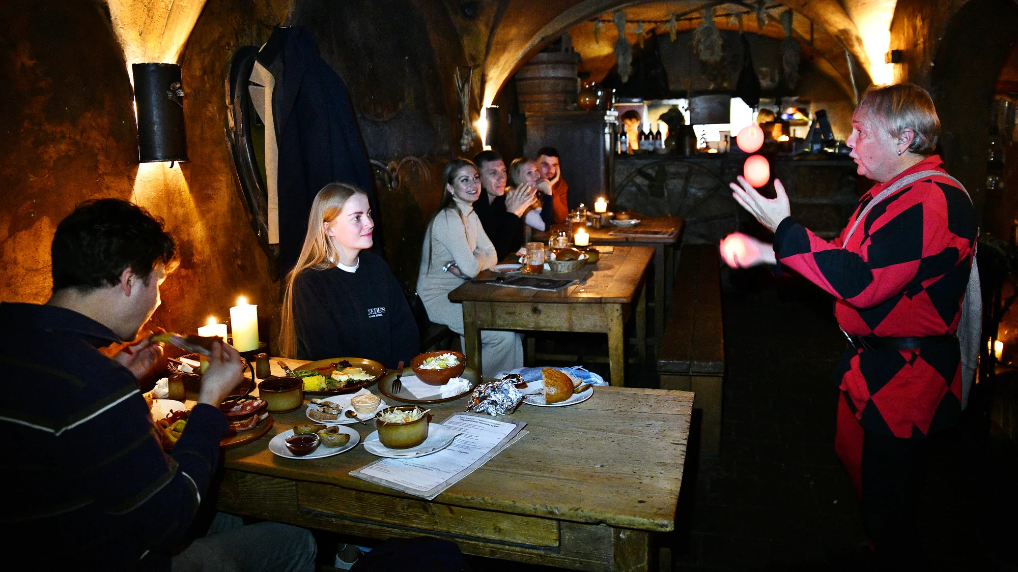 3hod. zábava ve středověké krčmě: neomezená hostina a bohatý program