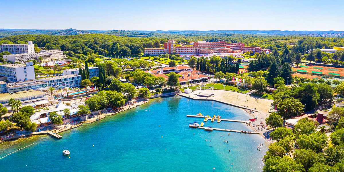 Dovolená v Poreči: 4* hotel 100 metrů od pláže, all inclusive, bazény a animační program