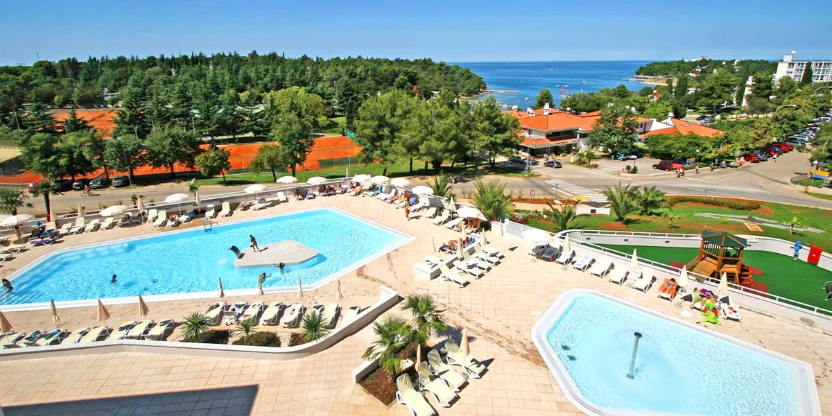 Dovolená v Poreči: 4* hotel 100 metrů od pláže, all inclusive, bazény a animační program