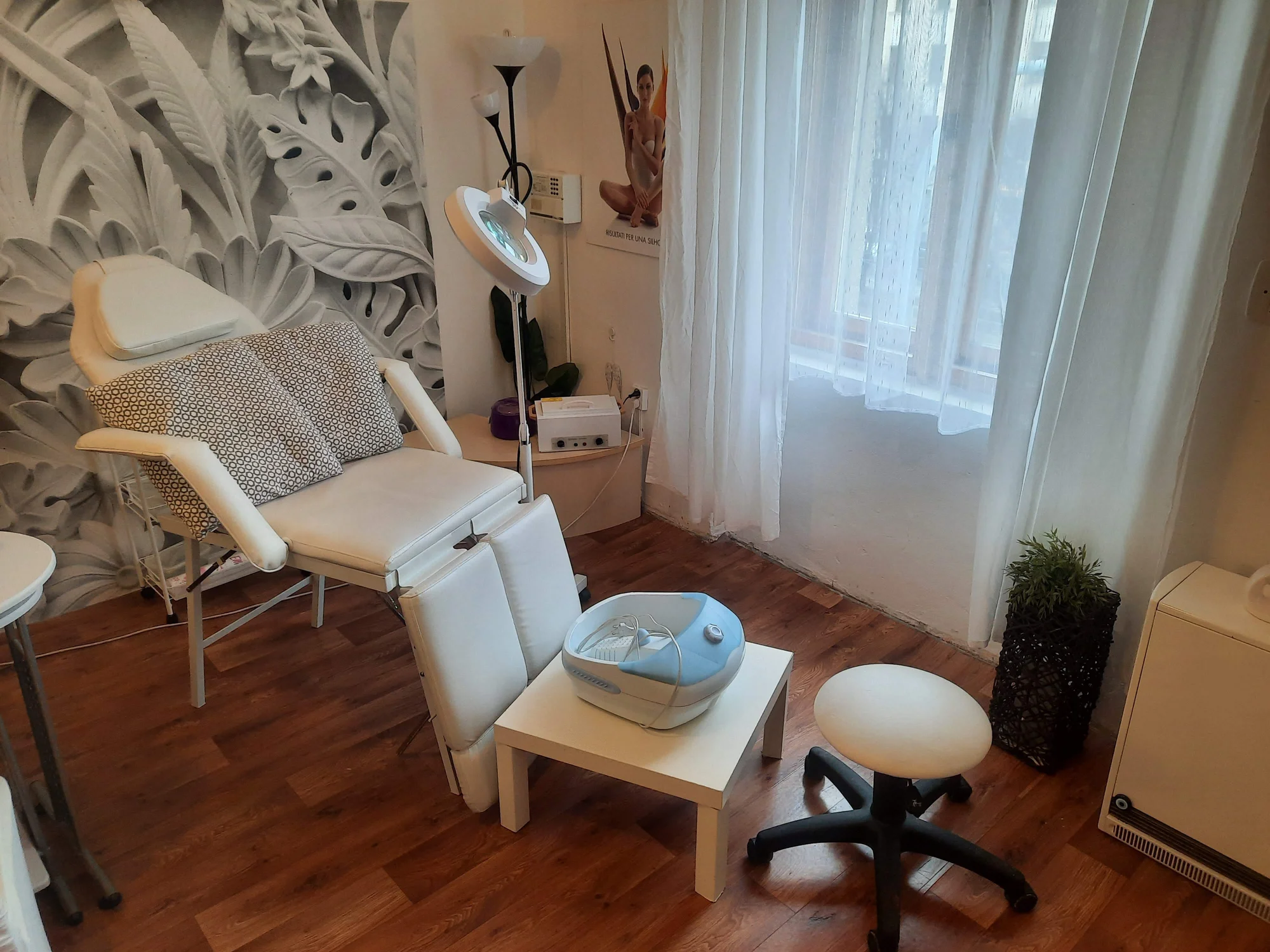Spa pedikúra i manikúra včetně masáže pro muže i ženy