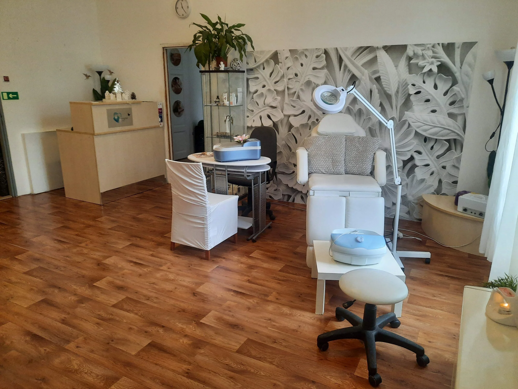 Spa pedikúra i manikúra včetně masáže pro muže i ženy