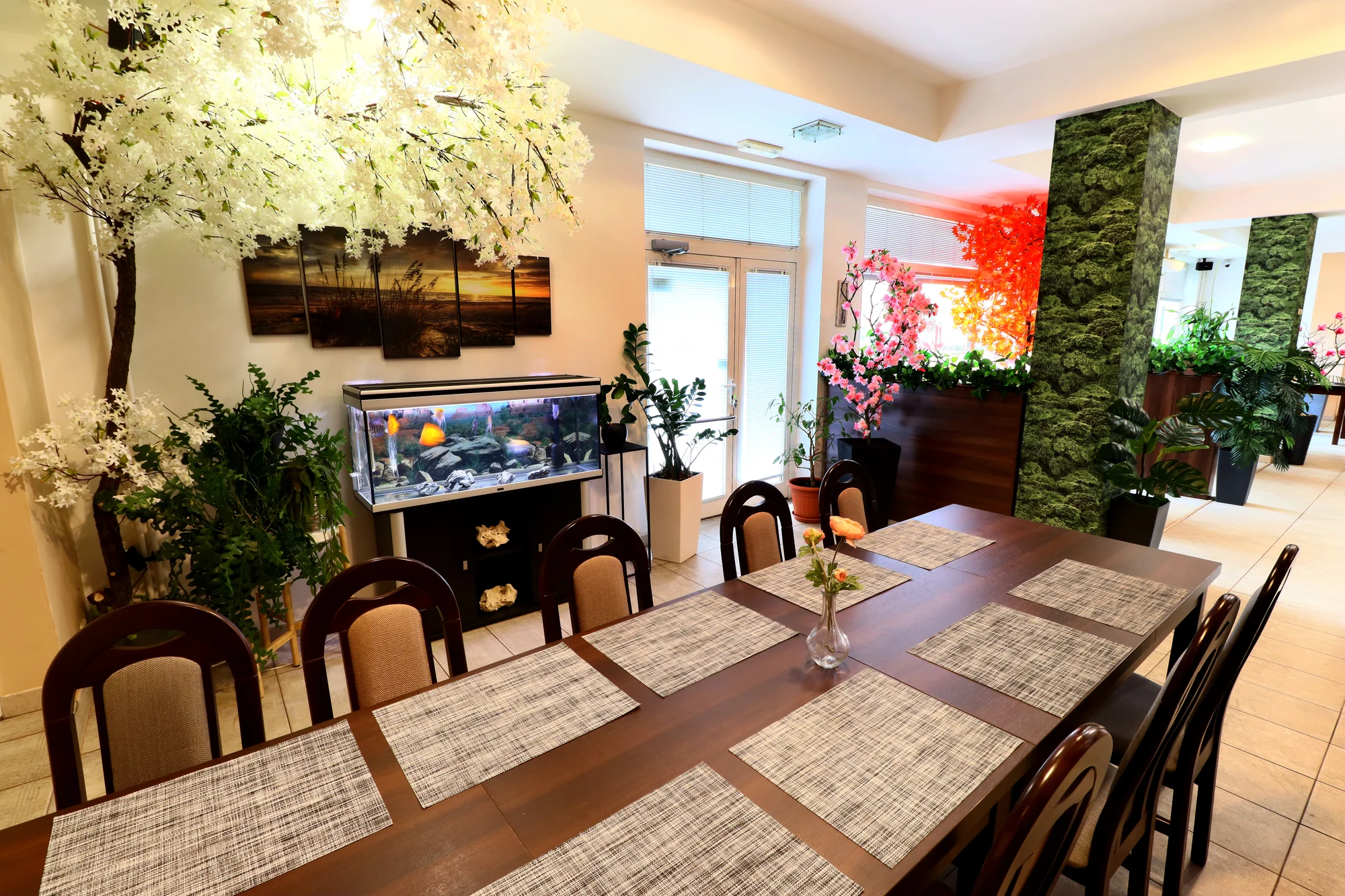 Sushi sety se 40–56 kousky: maki, nigiri, tempura i speciální smažené rolky