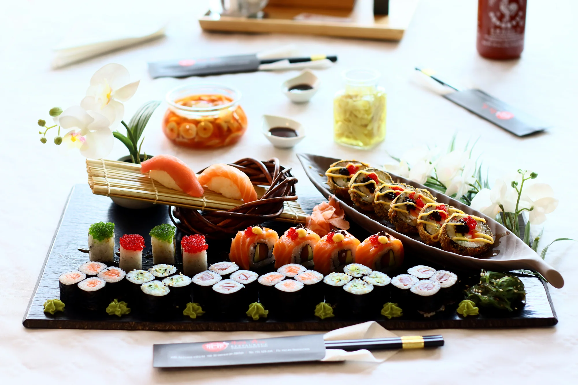 Sushi sety se 40–56 kousky: maki, nigiri, tempura i speciální smažené rolky