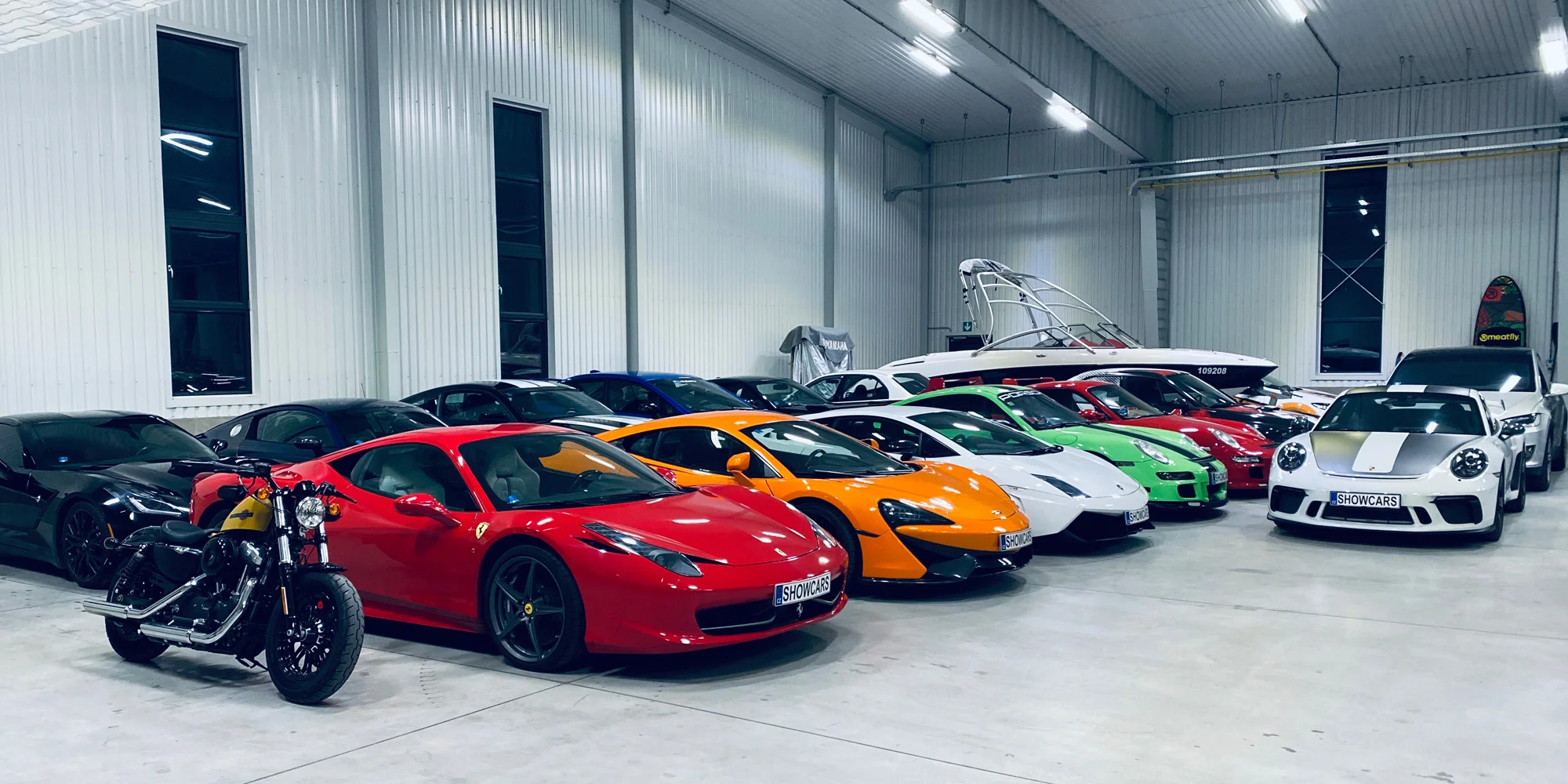 Dárkové poukazy na adrenalinové aktivity Showcars: supersporty, velký okruh, polygony