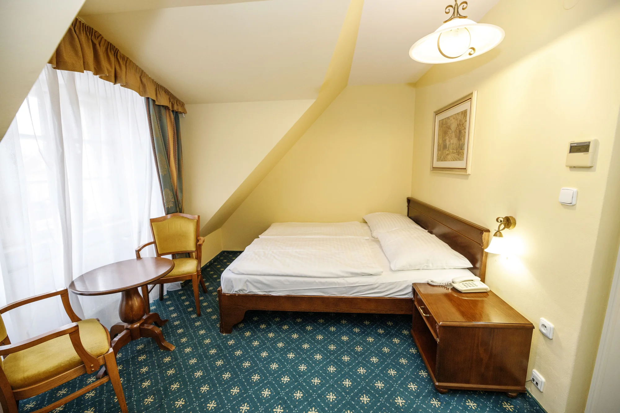 Ubytování v samém srdci Prahy se snídaní: hotel přímo u Čertovky a Karlova mostu
