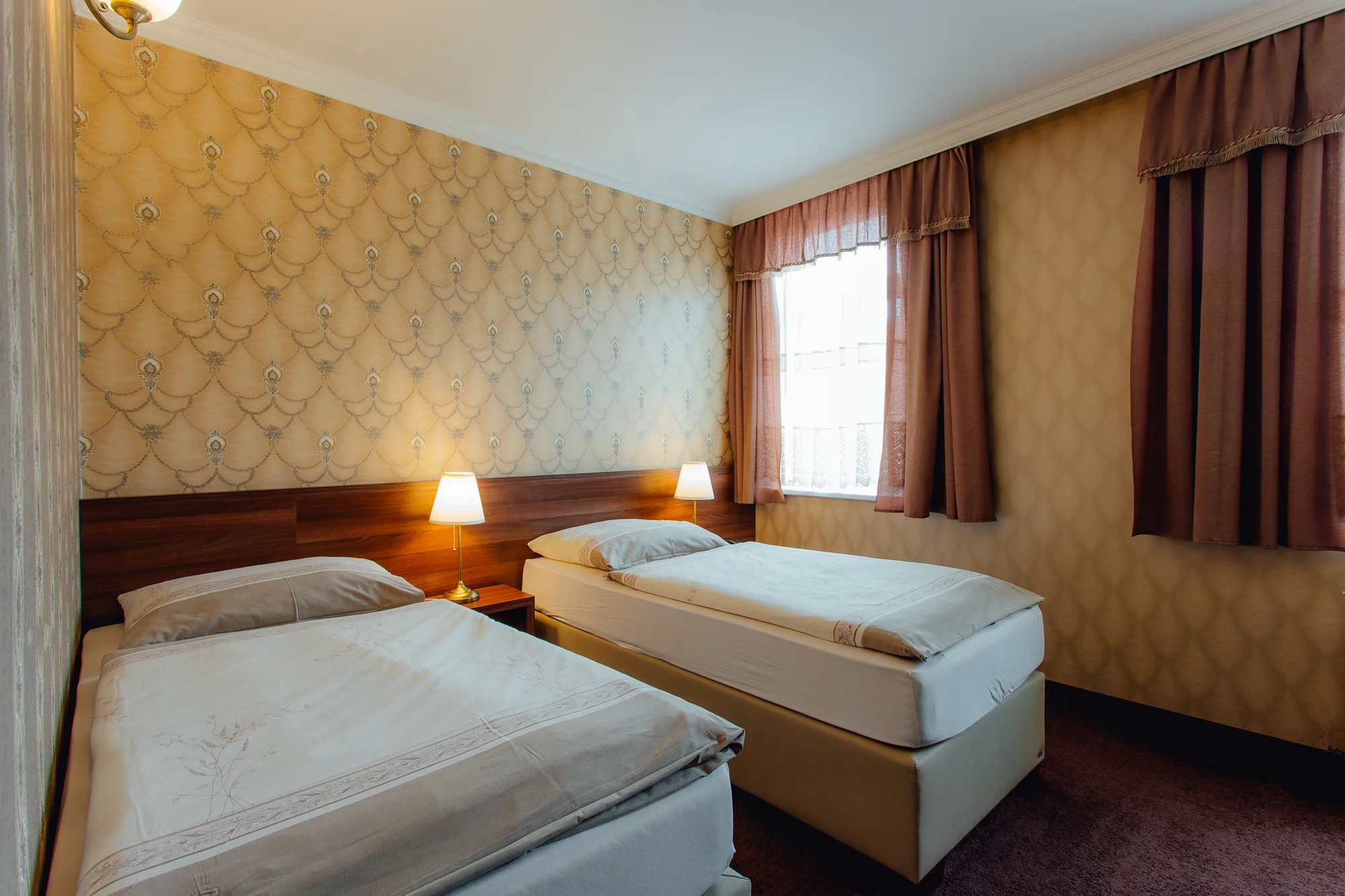 Pobyt ve 3* hotelu v Bojnicích kousek od zámku: snídaně i láhev vína