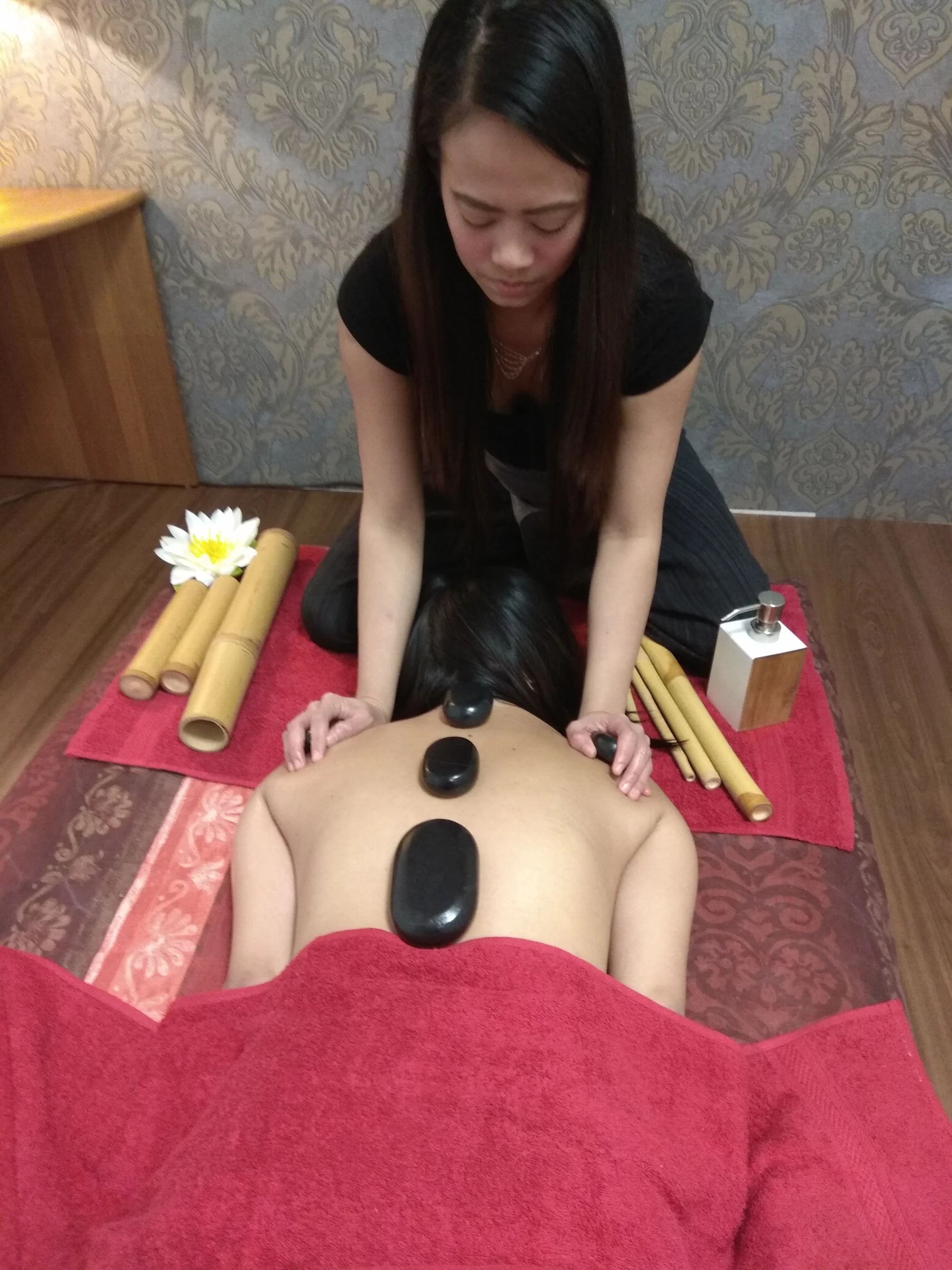 Okouzlující odpočinek: 60, nebo rovnou 90 min. relaxační masáže aroma olejem