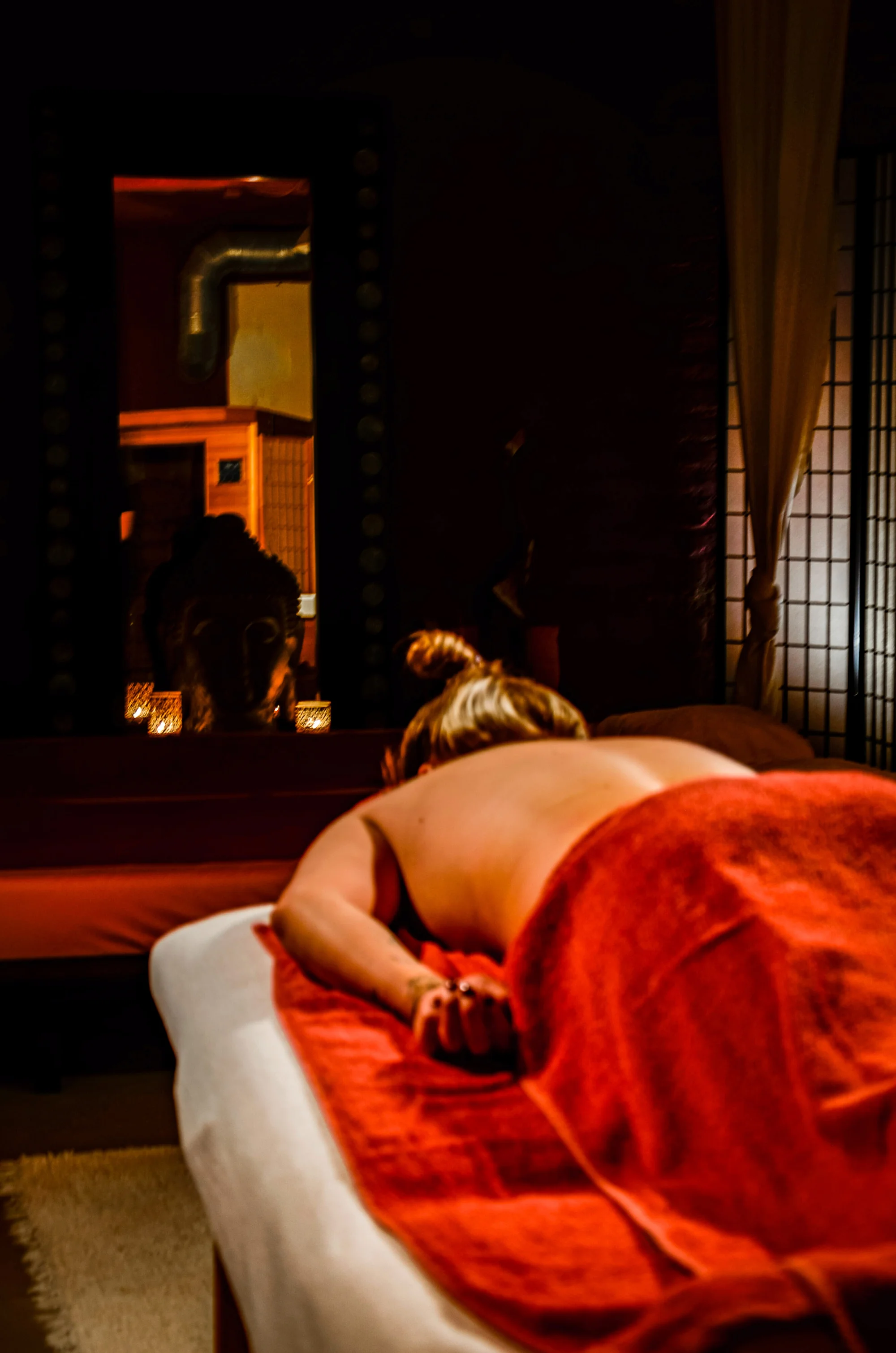 Privátní relax pro dva: hydromasážní vana, infrasauna i masáže, 120 minut nebo klidně celá noc