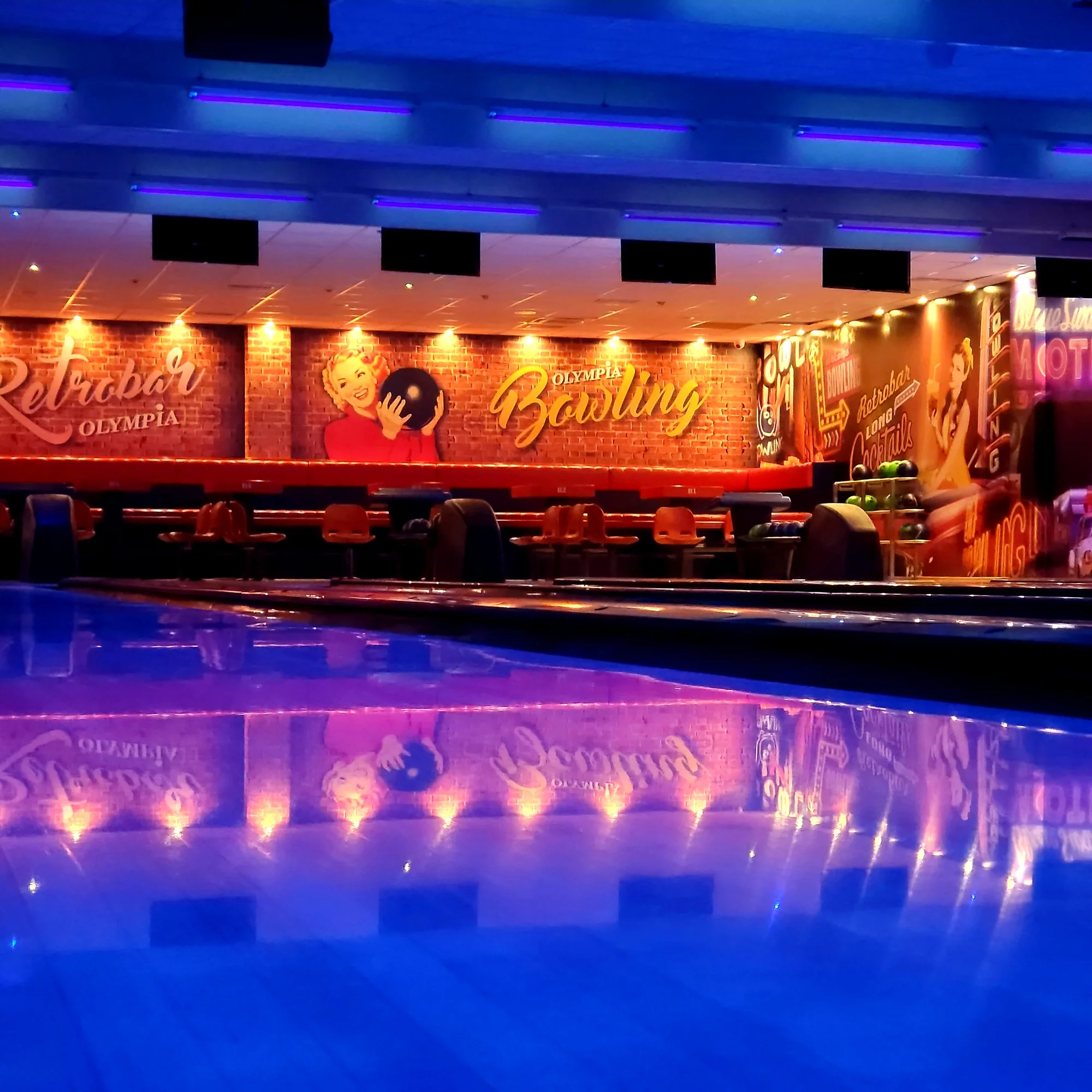 Retro bowling: 2 hod. až pro 8 hráčů vč. zapůjčení bot i 1 kg kuřecích řízečků