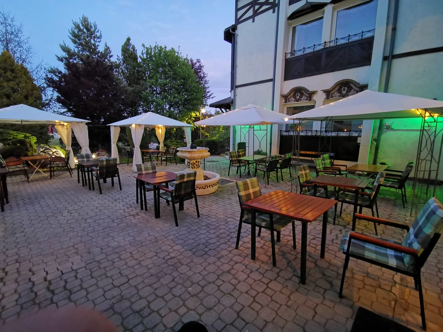 Voucher na 500 či 1 000 Kč na jídlo i nápoje v balkánské restauraci Balkaňeros