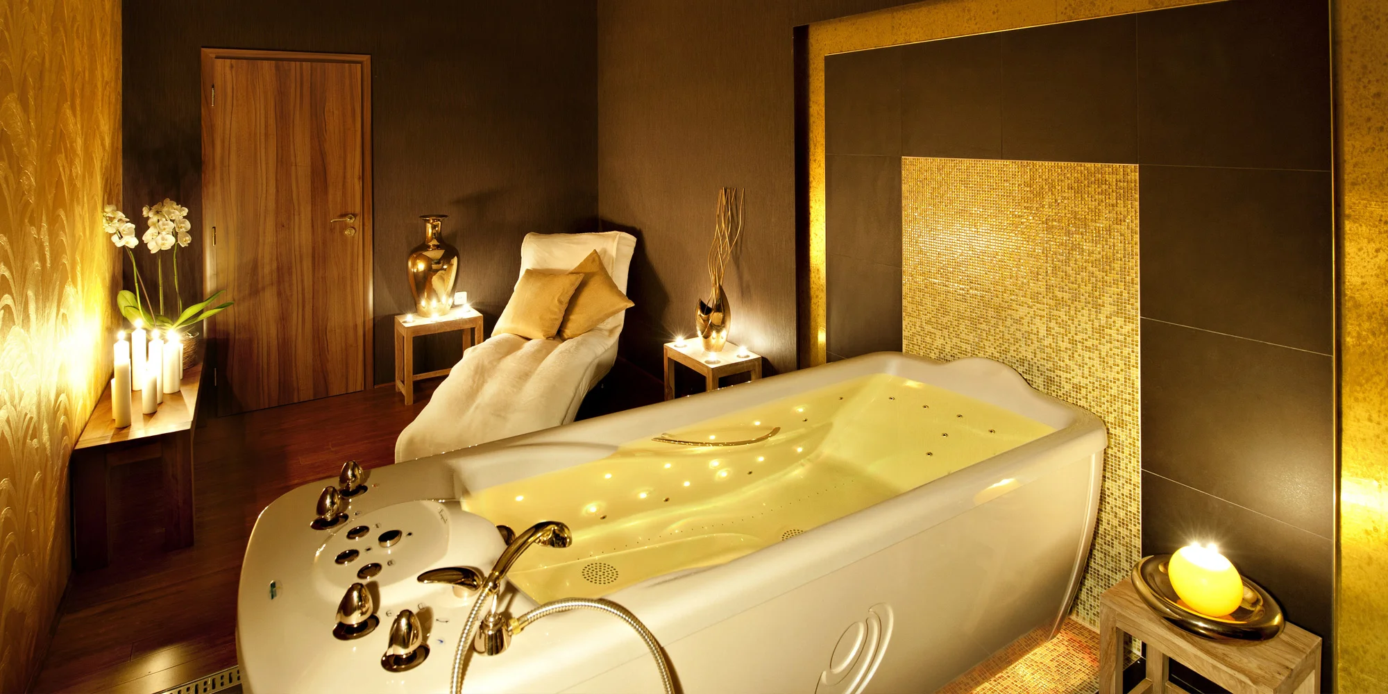 Relax v 5* přepychovém Royal Palace vč. zlaté koupele i polopenze