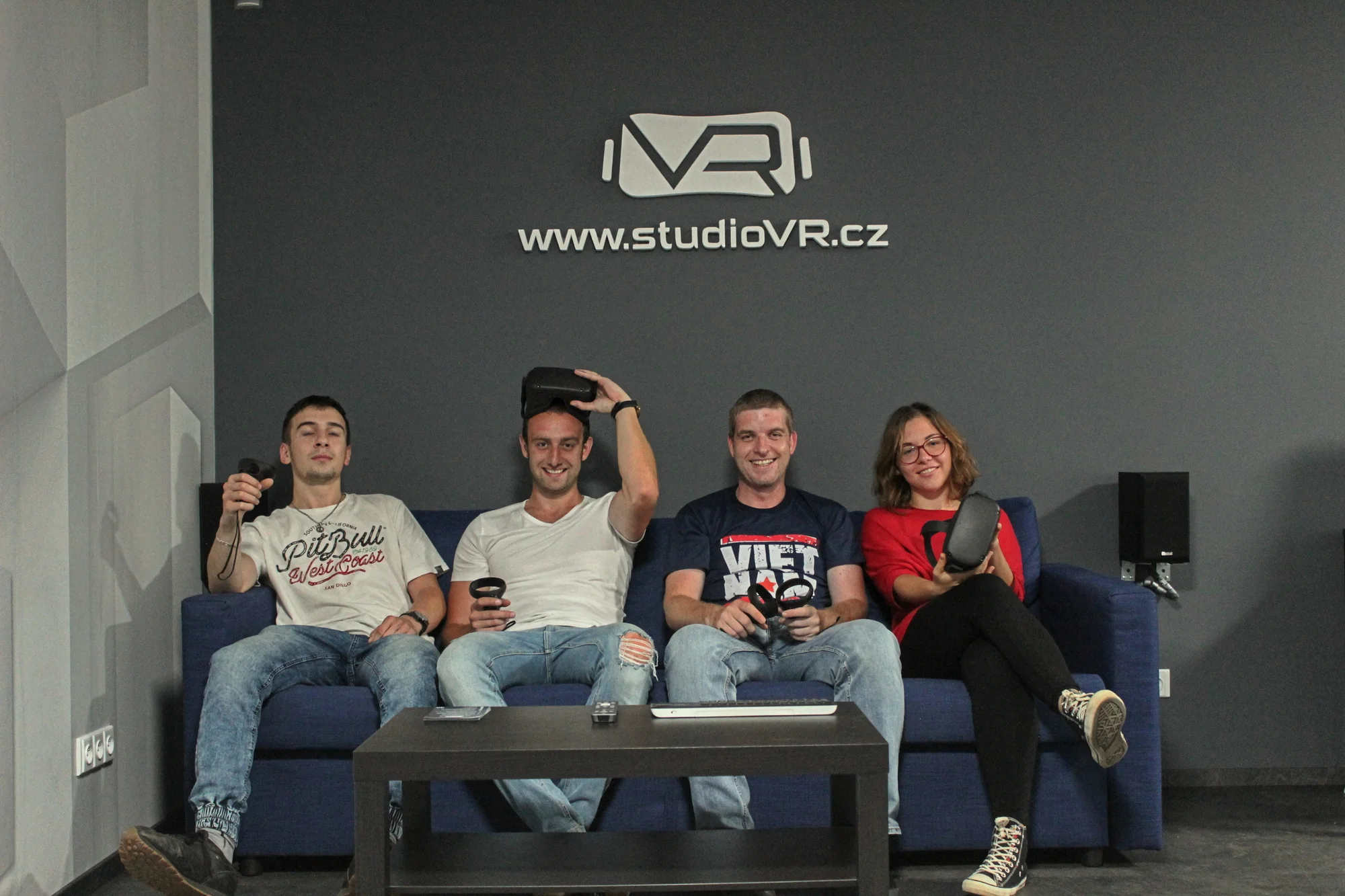 Závodní dráha i vesmír: 60 minut až 5 hodin ve studiu virtuální reality