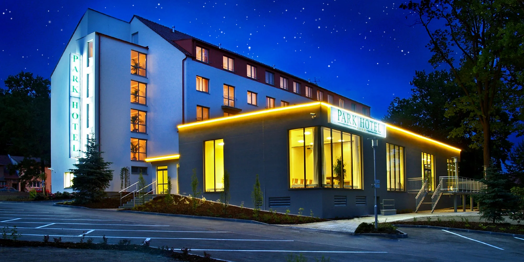 4* relax v Hluboké nad Vltavou se snídaní nebo polopenzí, wellness i kreditem na další služby