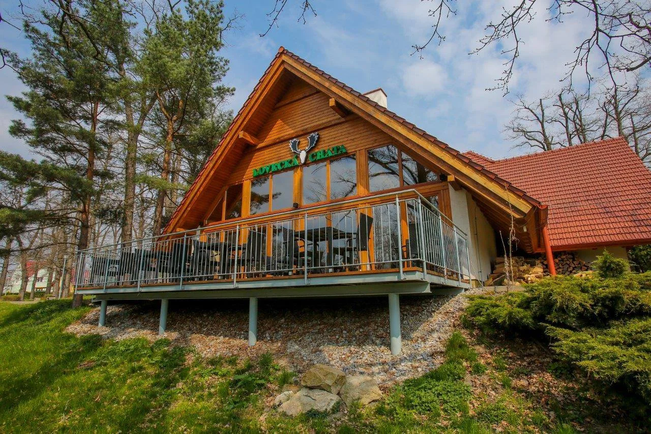4* relax v Hluboké nad Vltavou se snídaní nebo polopenzí, wellness i kreditem na další služby