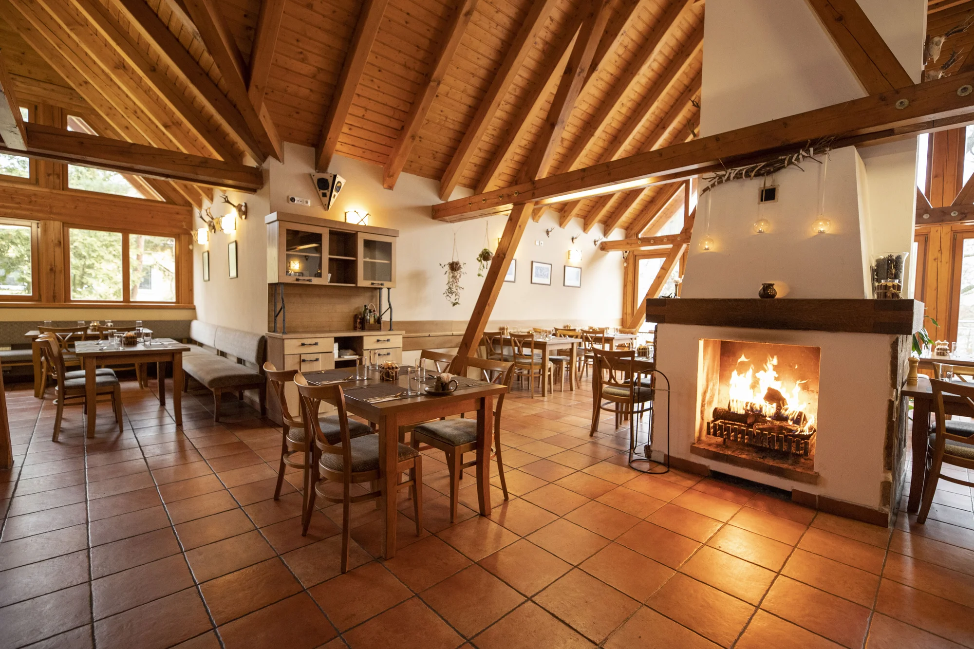4* relax v Hluboké nad Vltavou se snídaní nebo polopenzí, wellness i kreditem na další služby