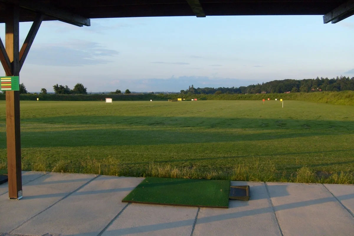 Lekce základů golfu pod dohledem zkušené trenérky v Golf Resort Průhonice