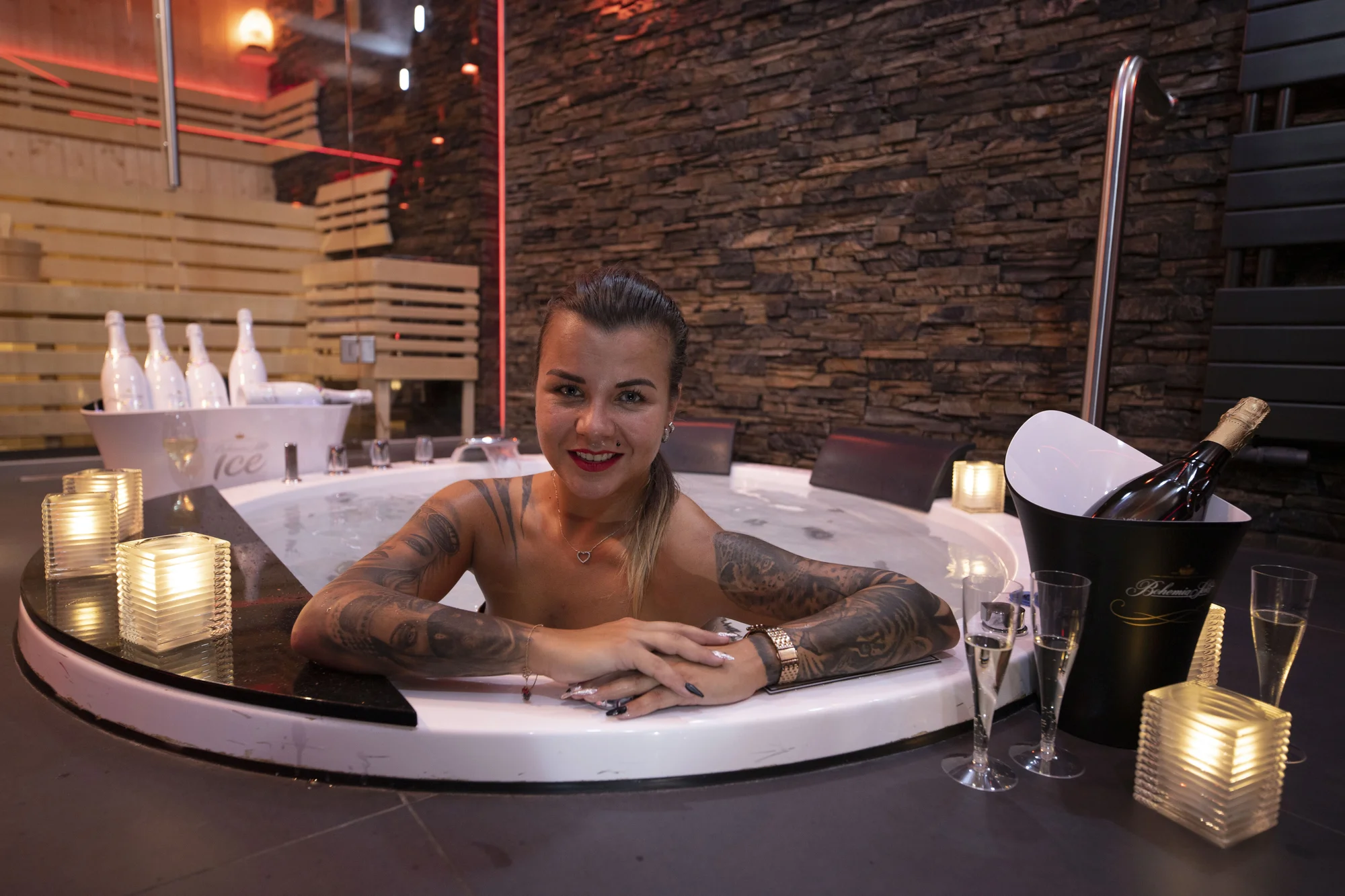 Relax v privátním wellness ve dnech neděle–čtvrtek: 60 nebo 90 min. a sekt či šampaňské