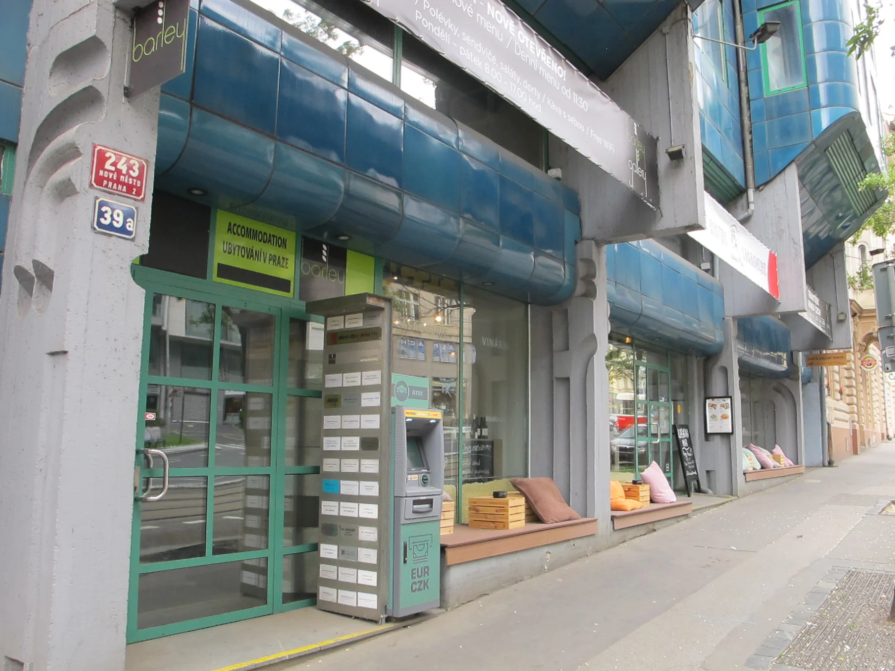 Zážitkový kurz líčení se zkušenou akreditovanou vizážistkou i s kosmetikou navíc