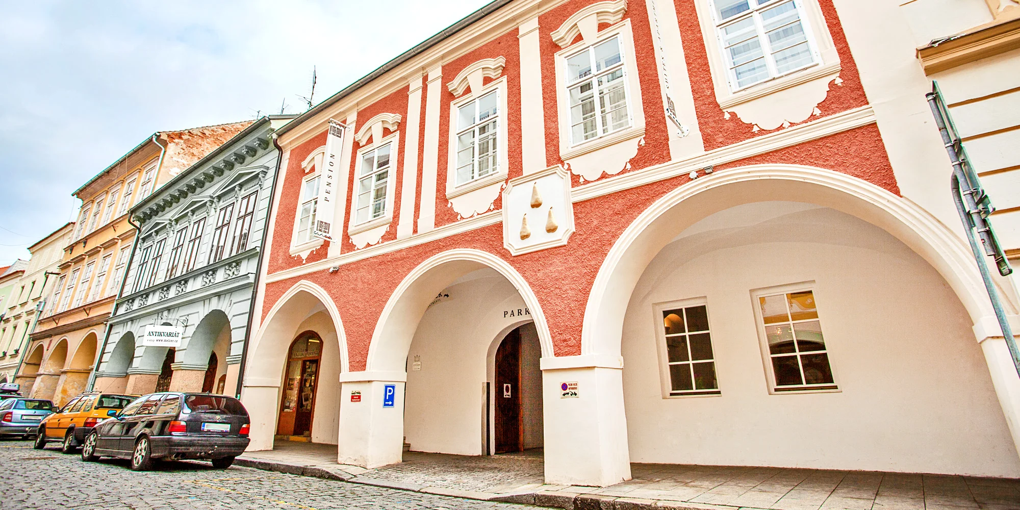 Pobyt v centru Českých Budějovic: historická budova, snídaně a prosecco každý den