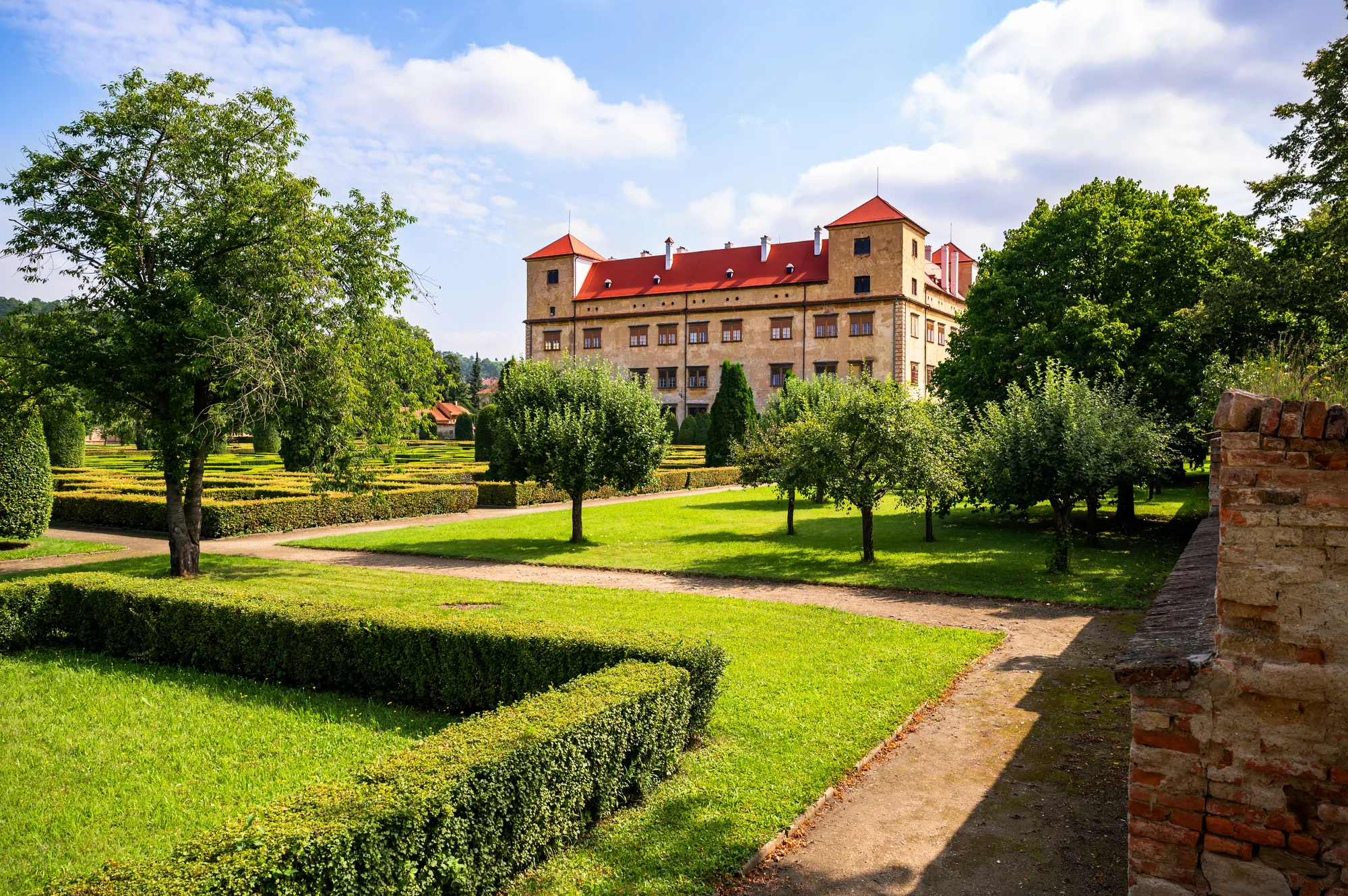 Pobyt na jihu Moravy: hotel s výhledem na zámek Bučovice, snídaně i vstup do wellness