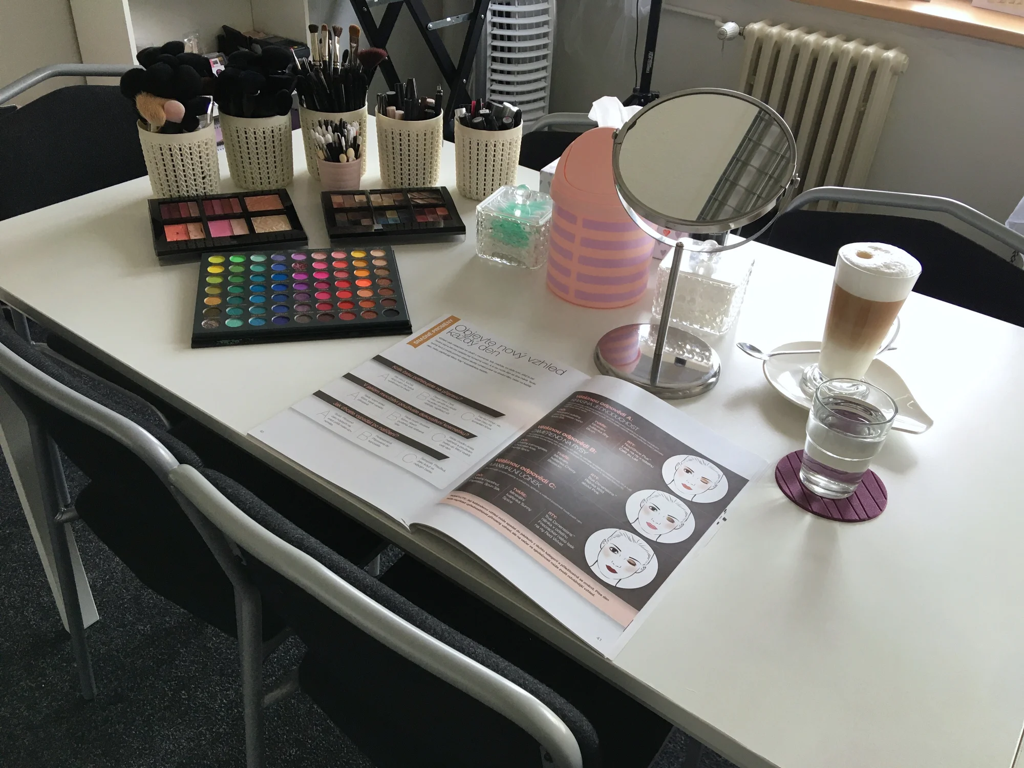 Zážitkový kurz líčení se zkušenou akreditovanou vizážistkou i s kosmetikou navíc