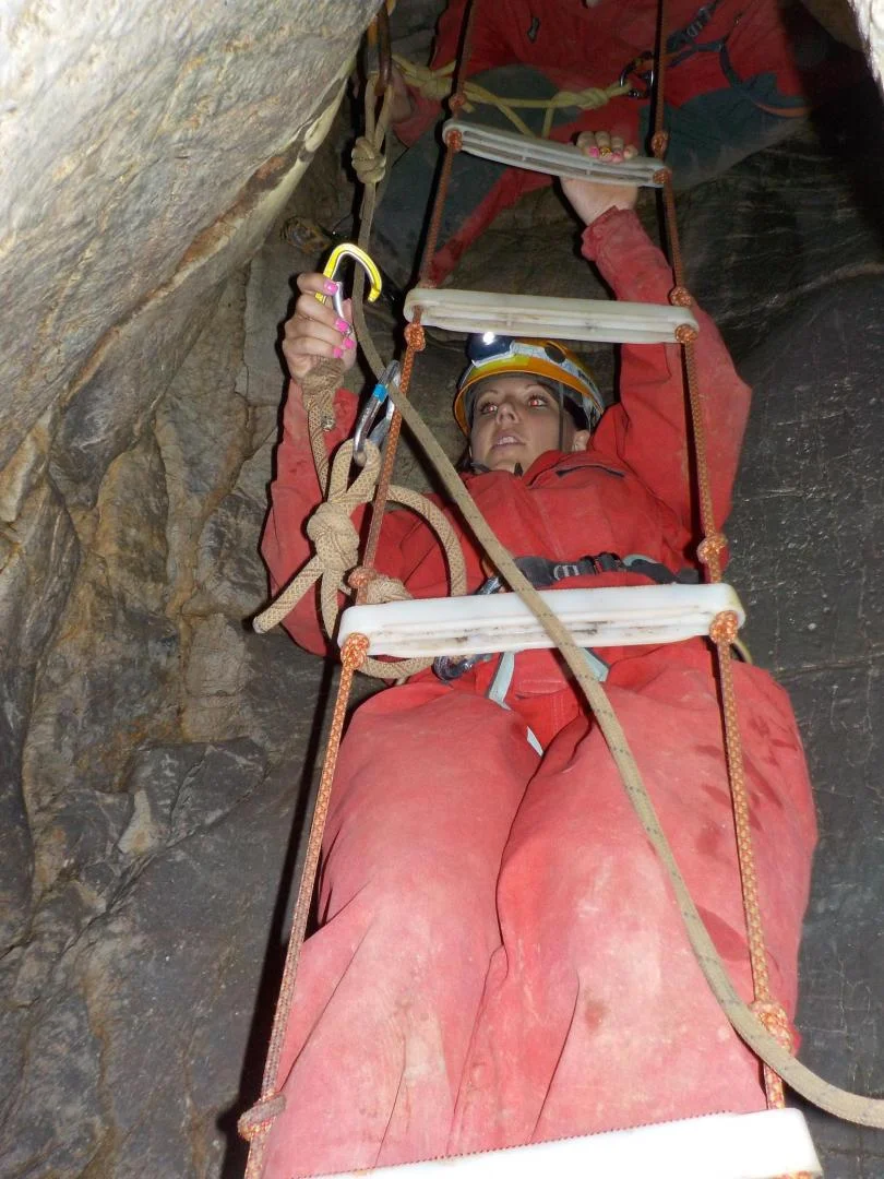 Nejdobrodružnější jeskynní trasa Moravského krasu: 40 m hluboká ferrata v jeskyni