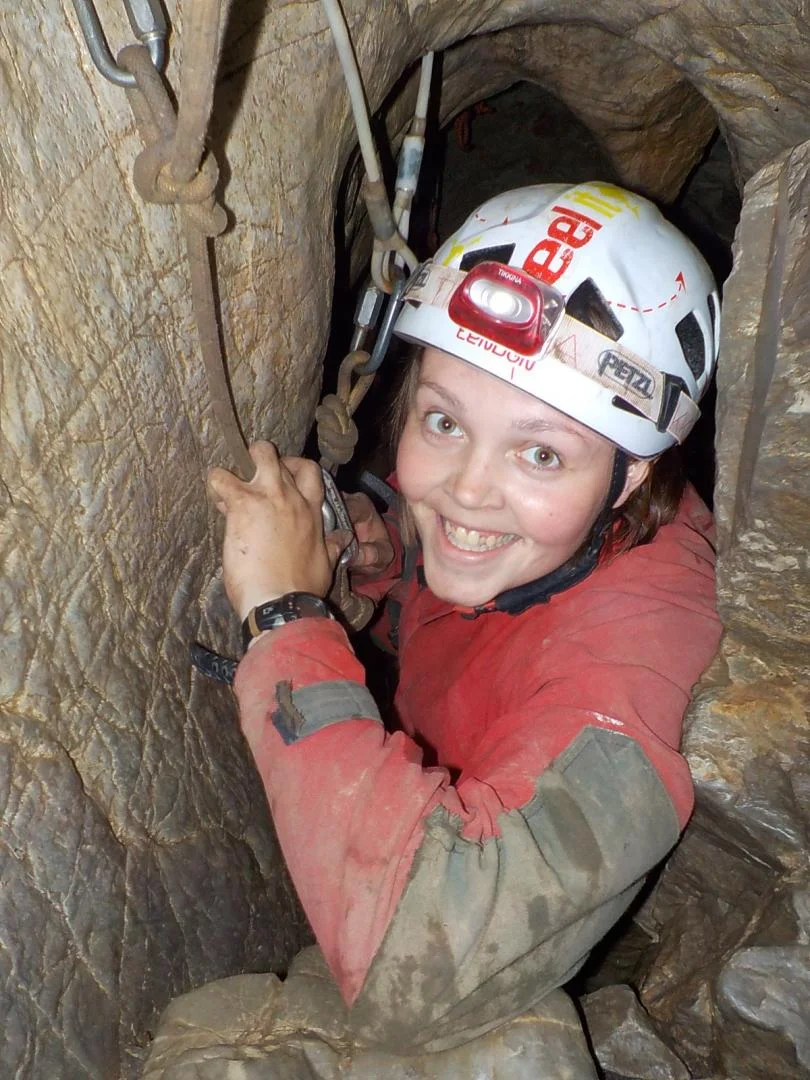 Nejdobrodružnější jeskynní trasa Moravského krasu: 40 m hluboká ferrata v jeskyni