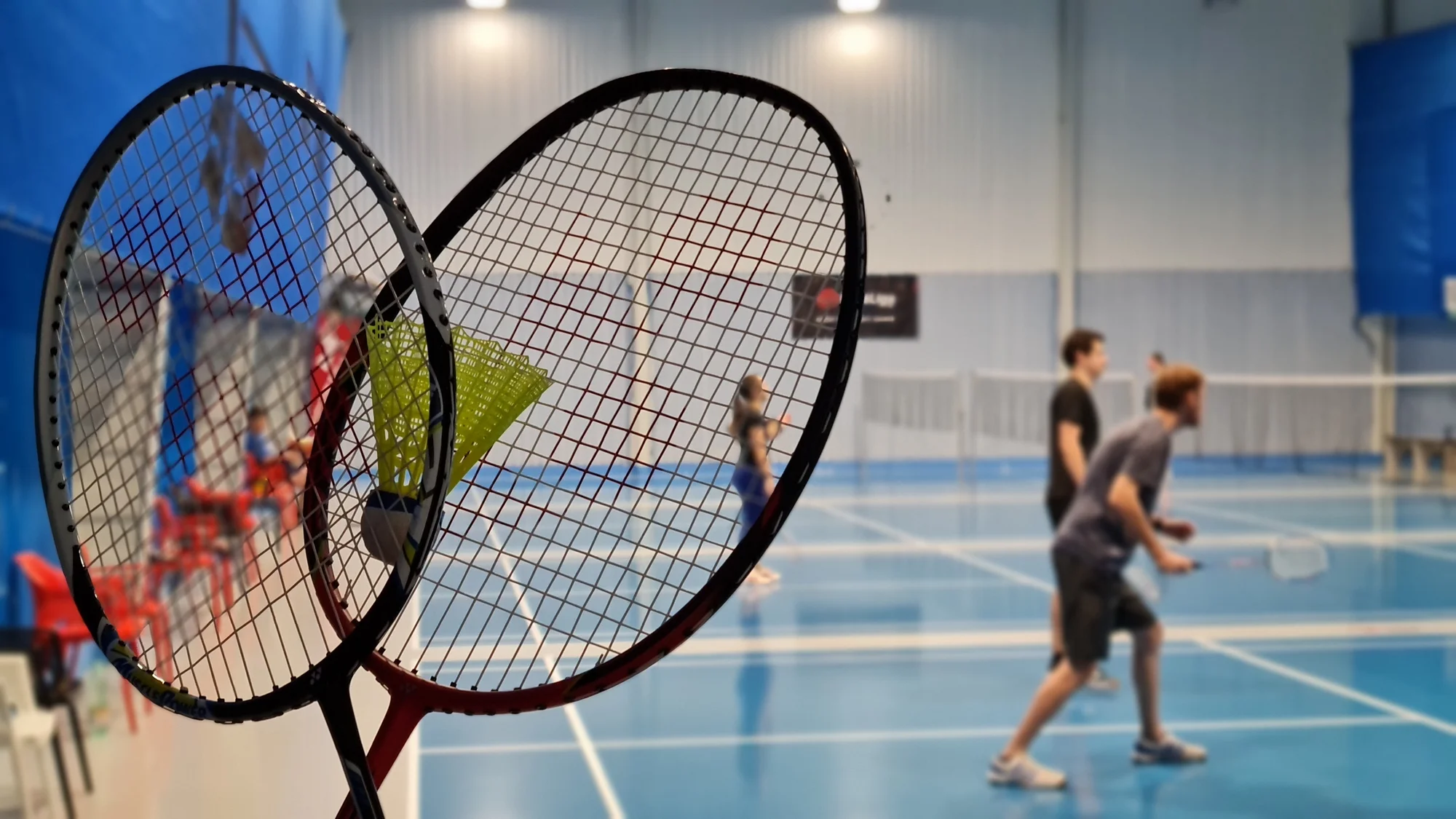 Dopolední badminton v klimatizované hale pro dva se zapůjčením raket i míčku