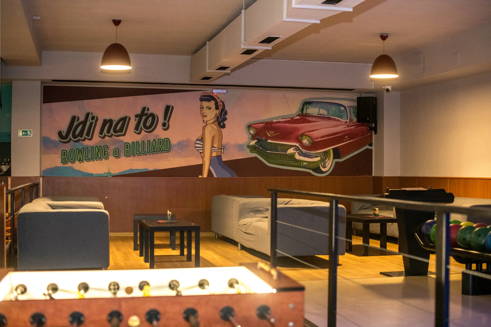 1–3 hodiny bowlingu až pro 6 hráčů nebo bowling a drinky pro 4 hráče