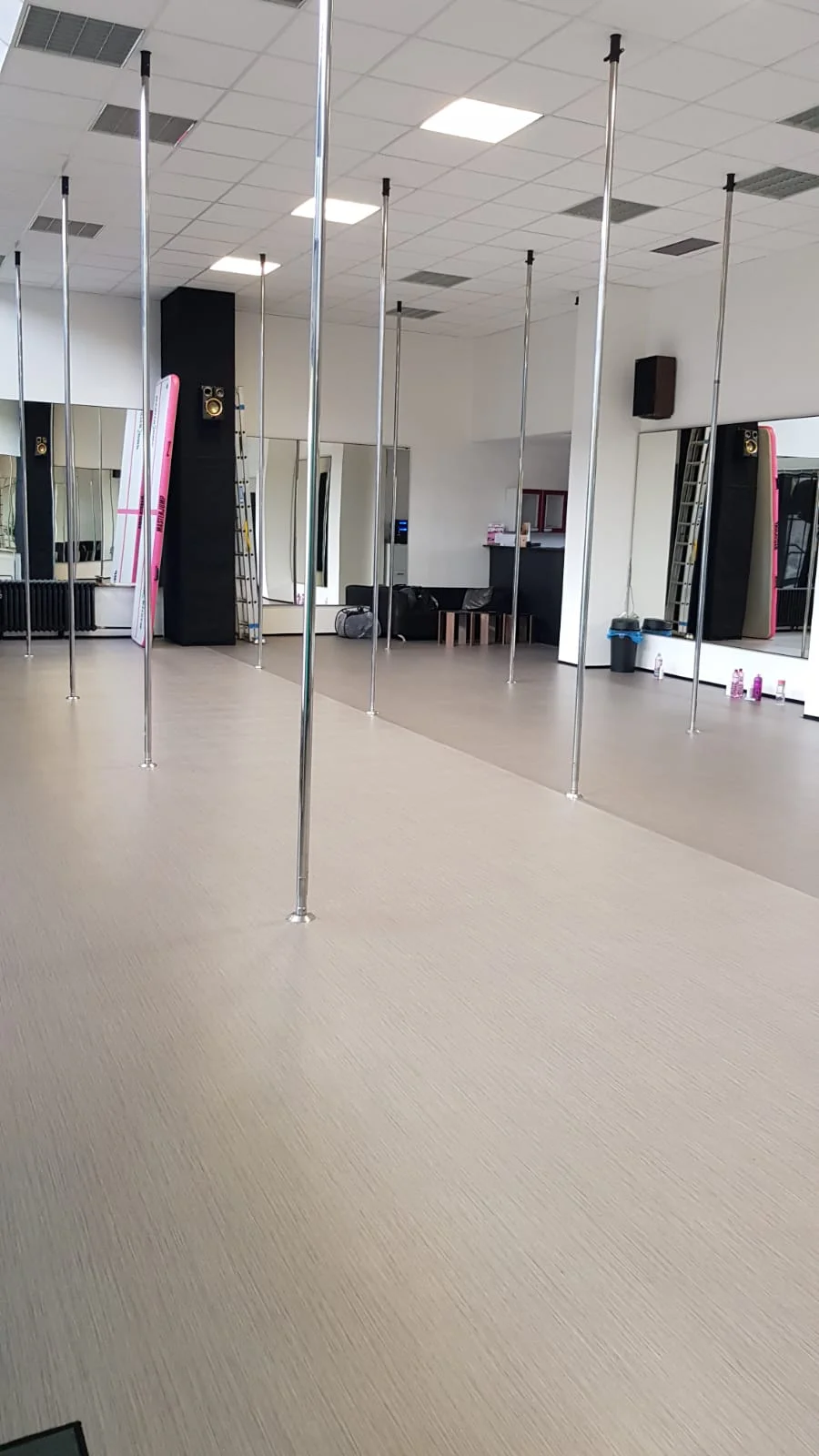 Zábavné cvičení: bungee fitness, pole dance, trampolínky nebo kangoo jumping