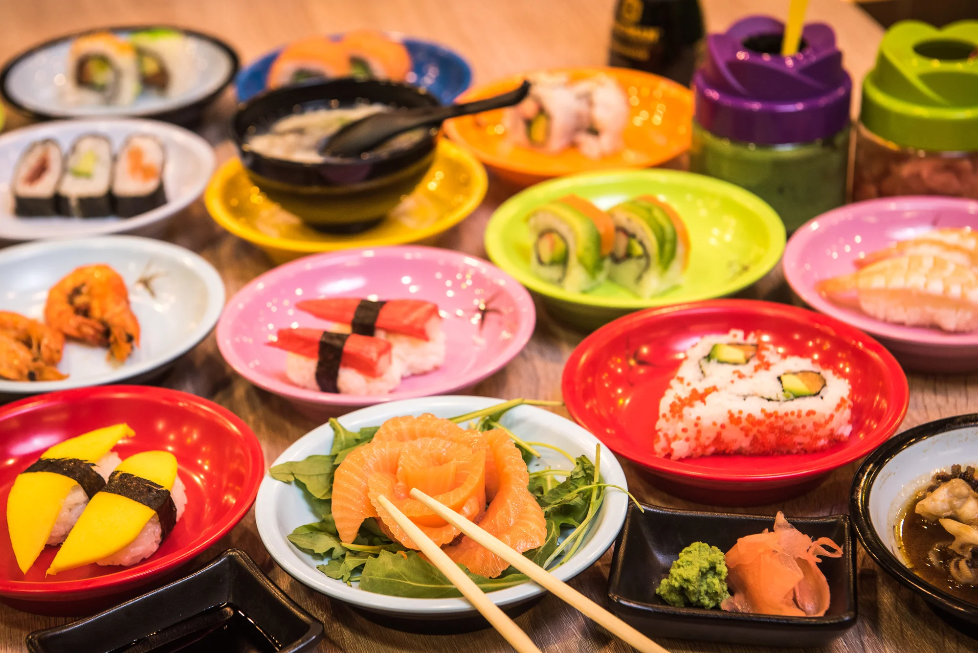 Running sushi: 2 hodiny neomezené konzumace sushi a dalších asijských specialit