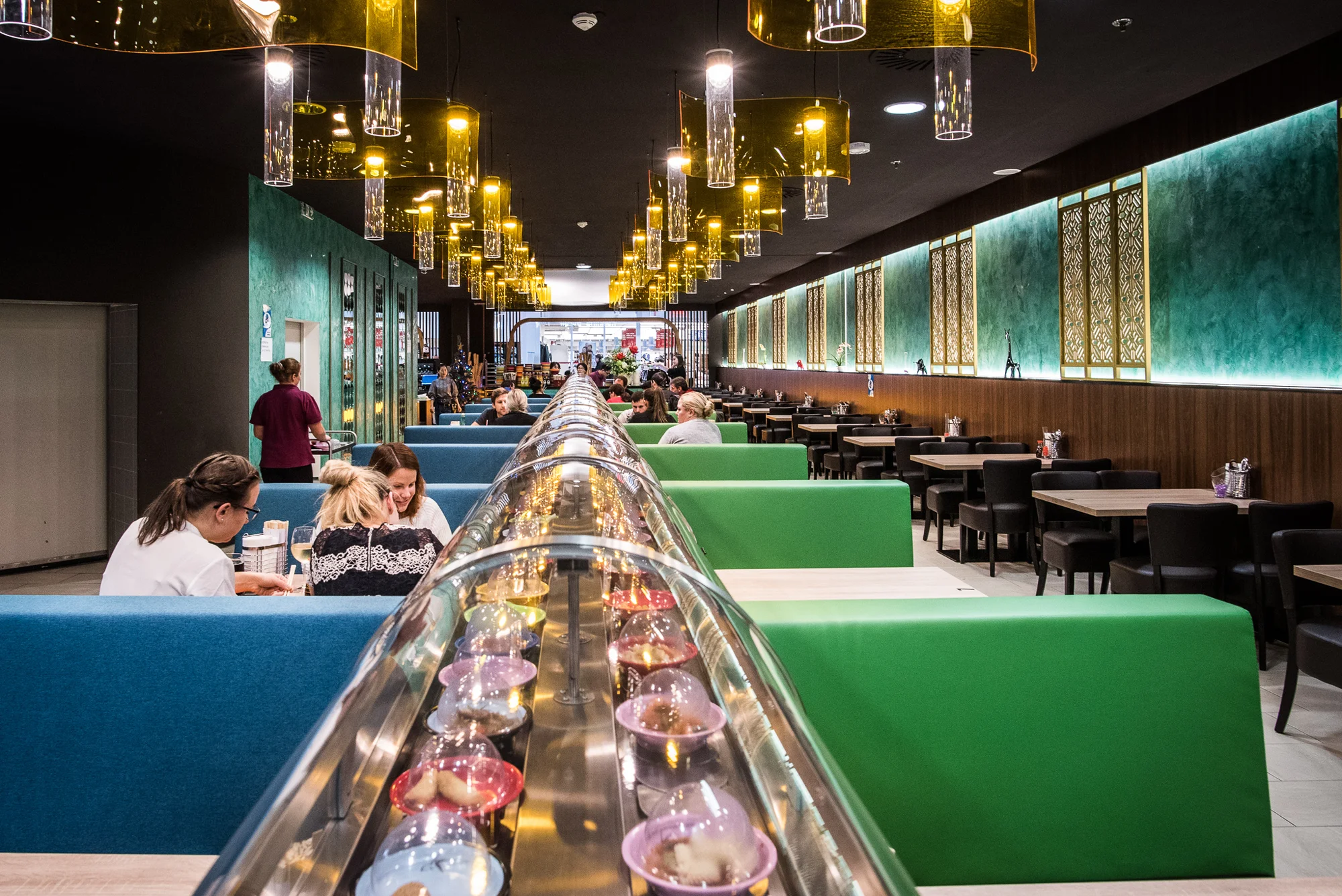 Running sushi: 2 hodiny neomezené konzumace sushi a dalších asijských specialit