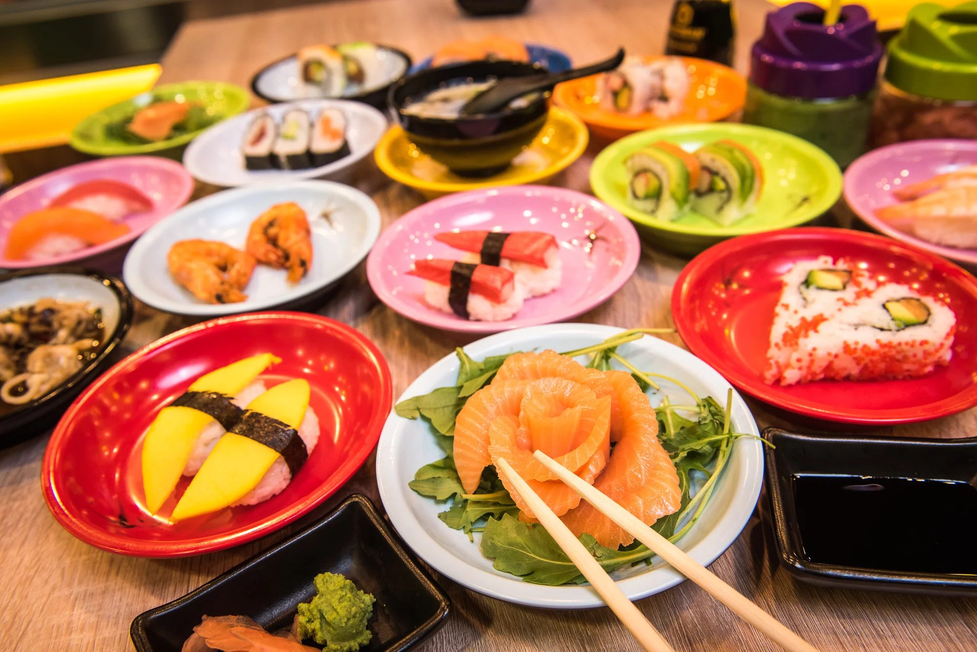 Running sushi: 2 hodiny neomezené konzumace sushi a dalších asijských specialit