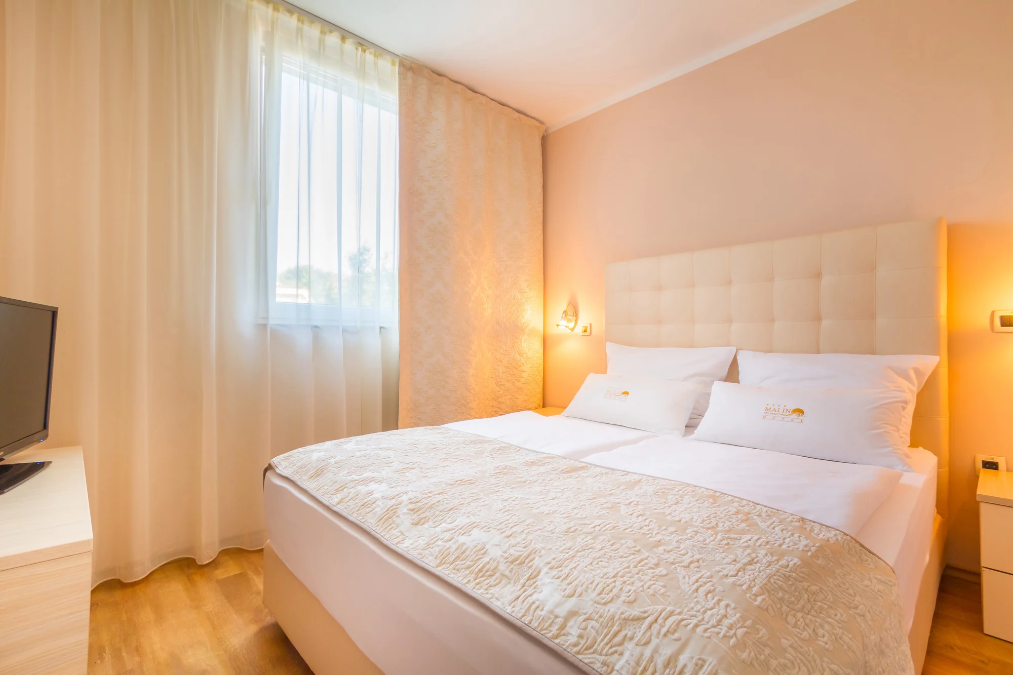 Ostrov Krk: 4* hotel u oblázkové pláže, polopenze, bazén a děti zdarma