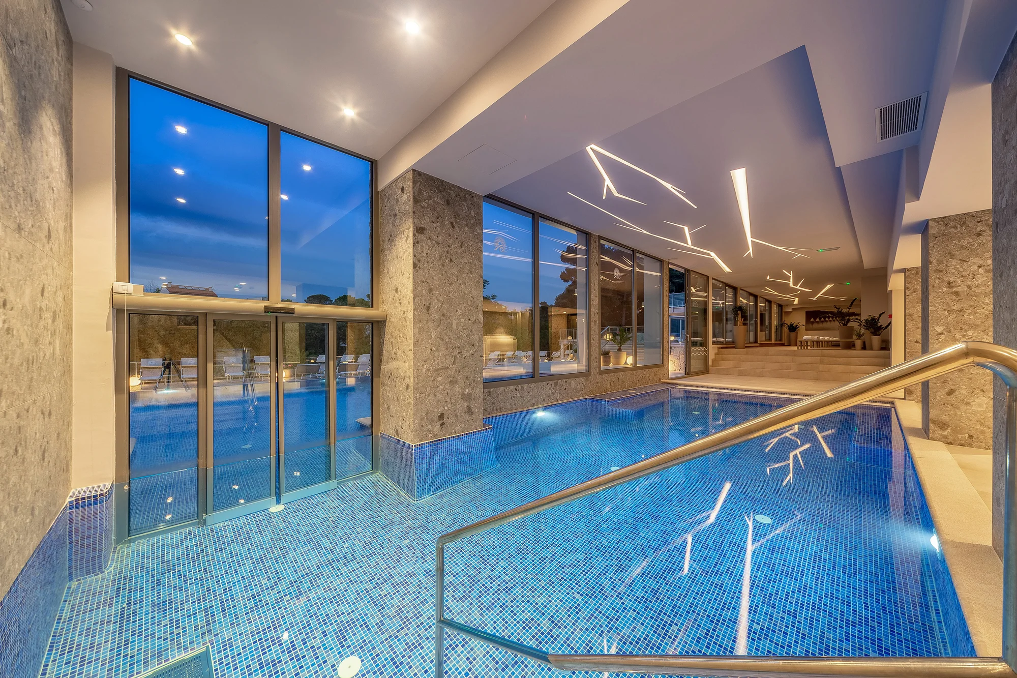 Ostrov Krk: 4* hotel u oblázkové pláže, polopenze, bazén a děti zdarma