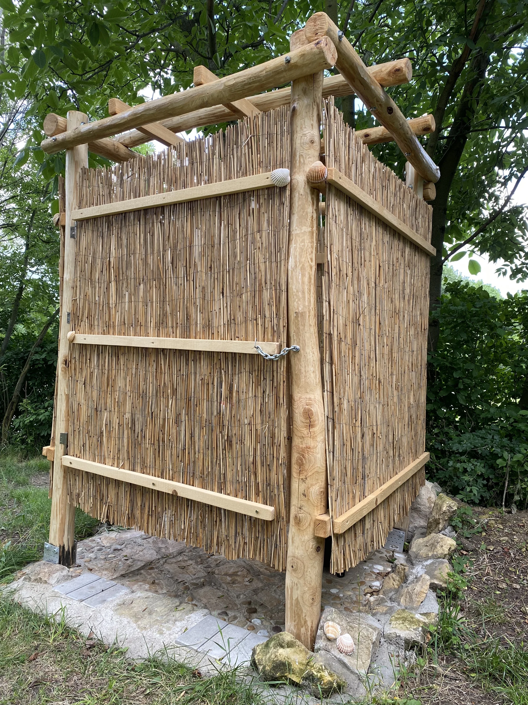 Pobyt mezi zvířátky na ranči: karavan, chatka či maringotka, mini zoo, koně a možnost snídaní