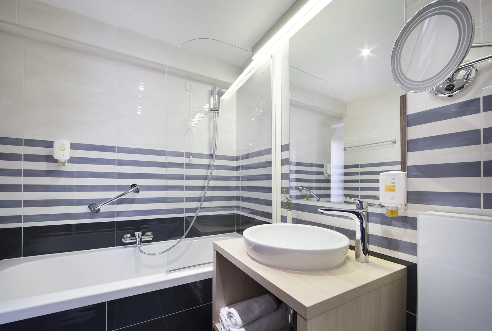 Moderní hotel na pobřeží Istrie: polopenze, sauny i venkovní bazén, 2 děti zdarma